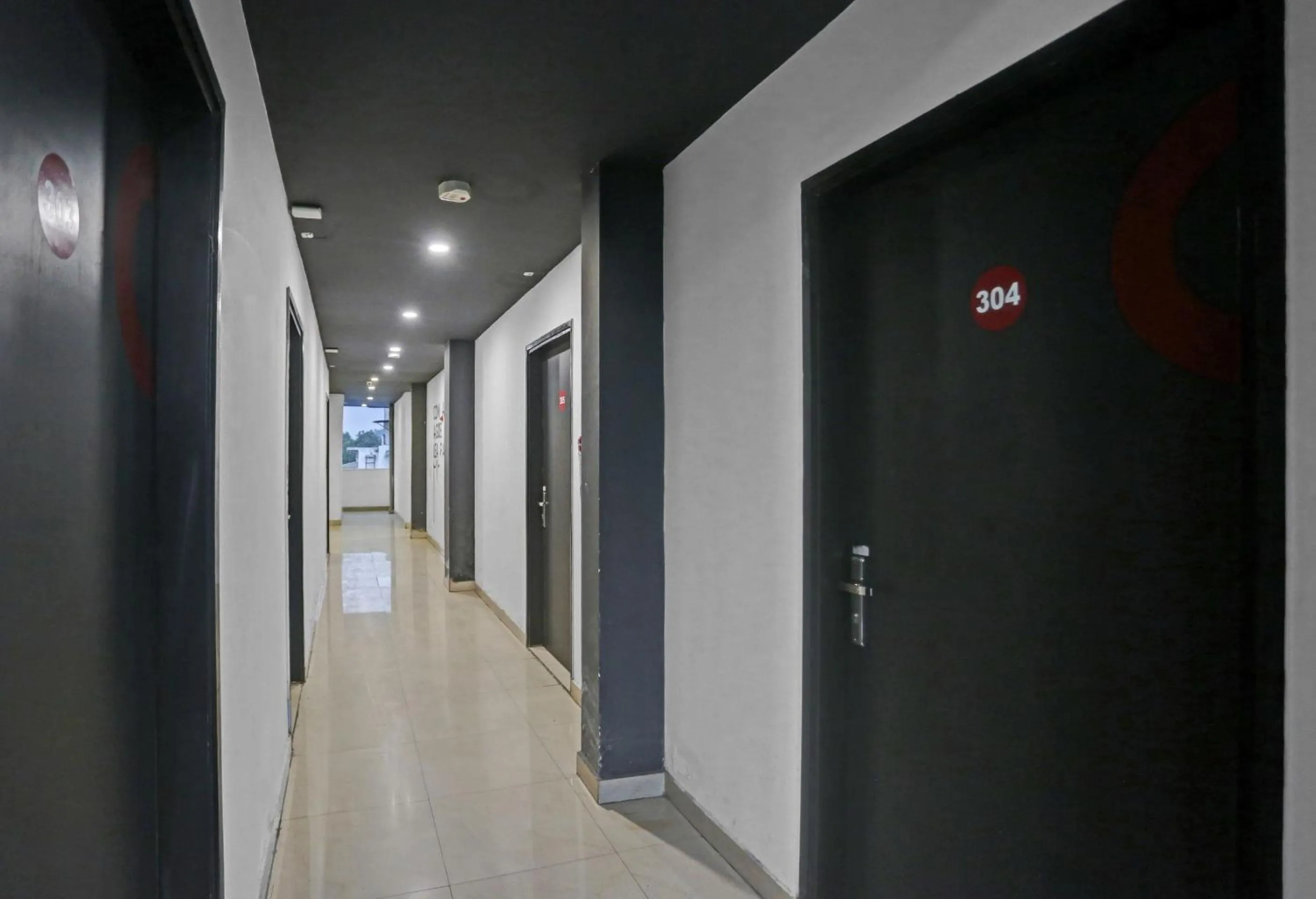 Lobby or reception in Townhouse Nangal Raya Pankha Road