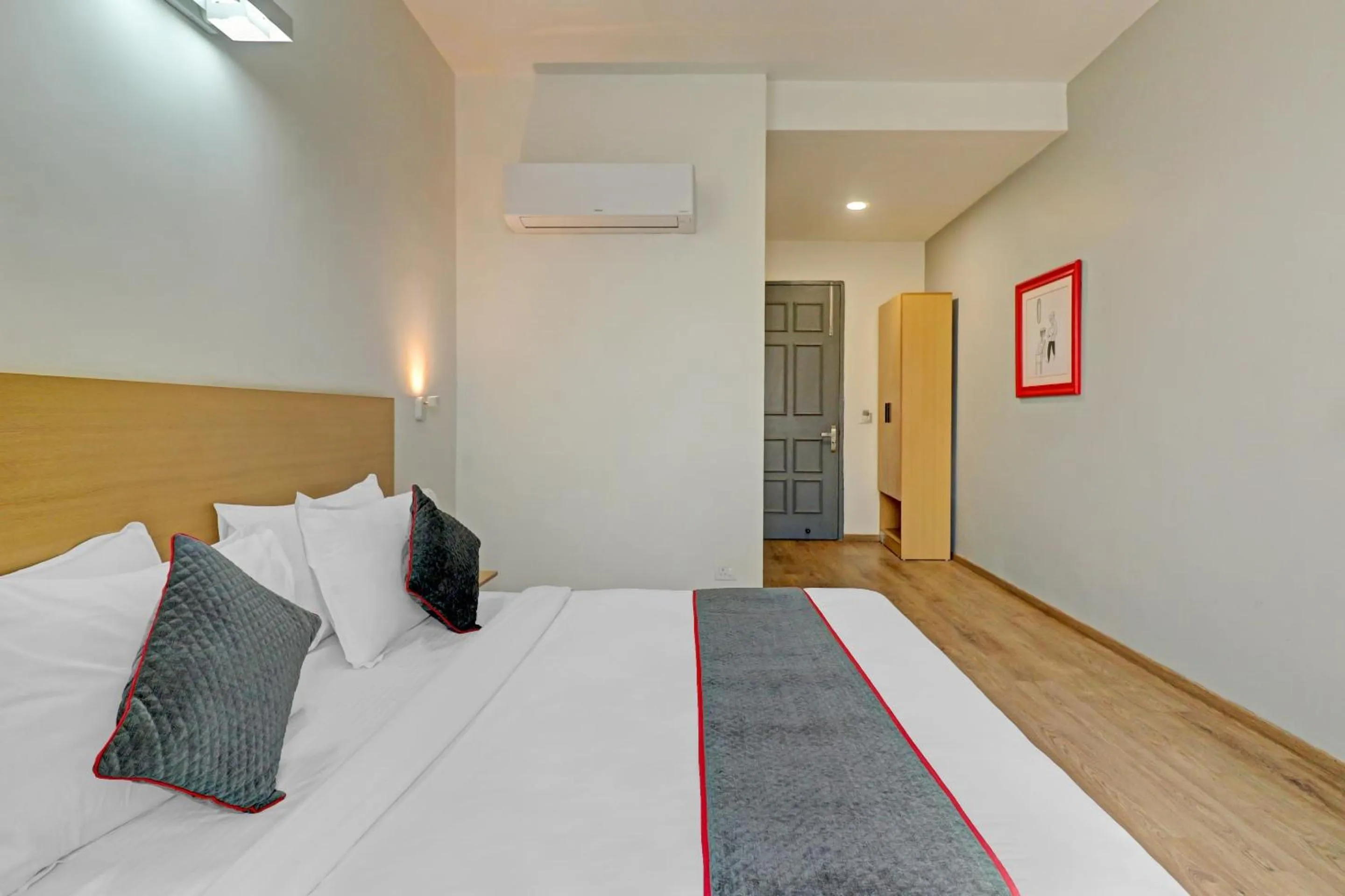 Bedroom, Bed in Super Townhouse Sector 30 Near Botanic Garden of Indian Republic