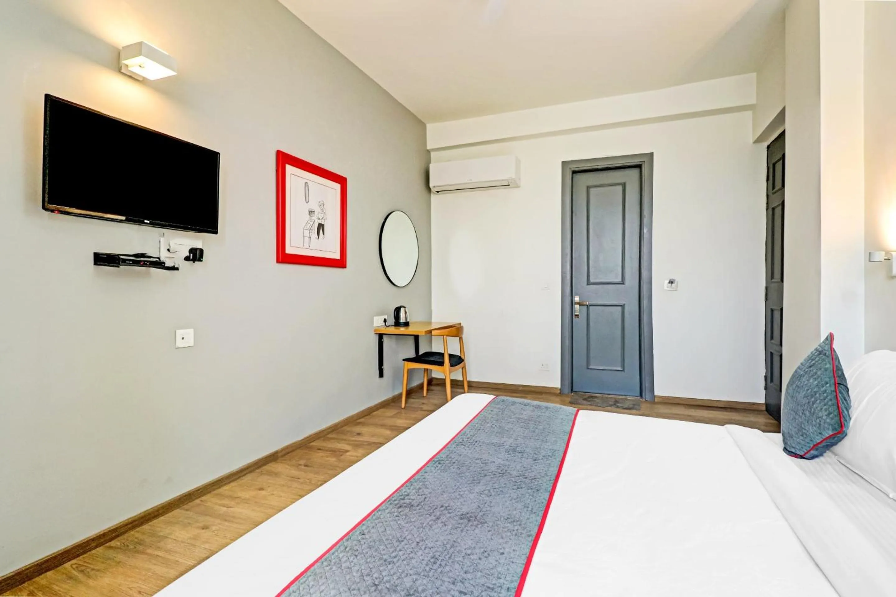 Bedroom, Bed in Super Townhouse Sector 30 Near Botanic Garden of Indian Republic