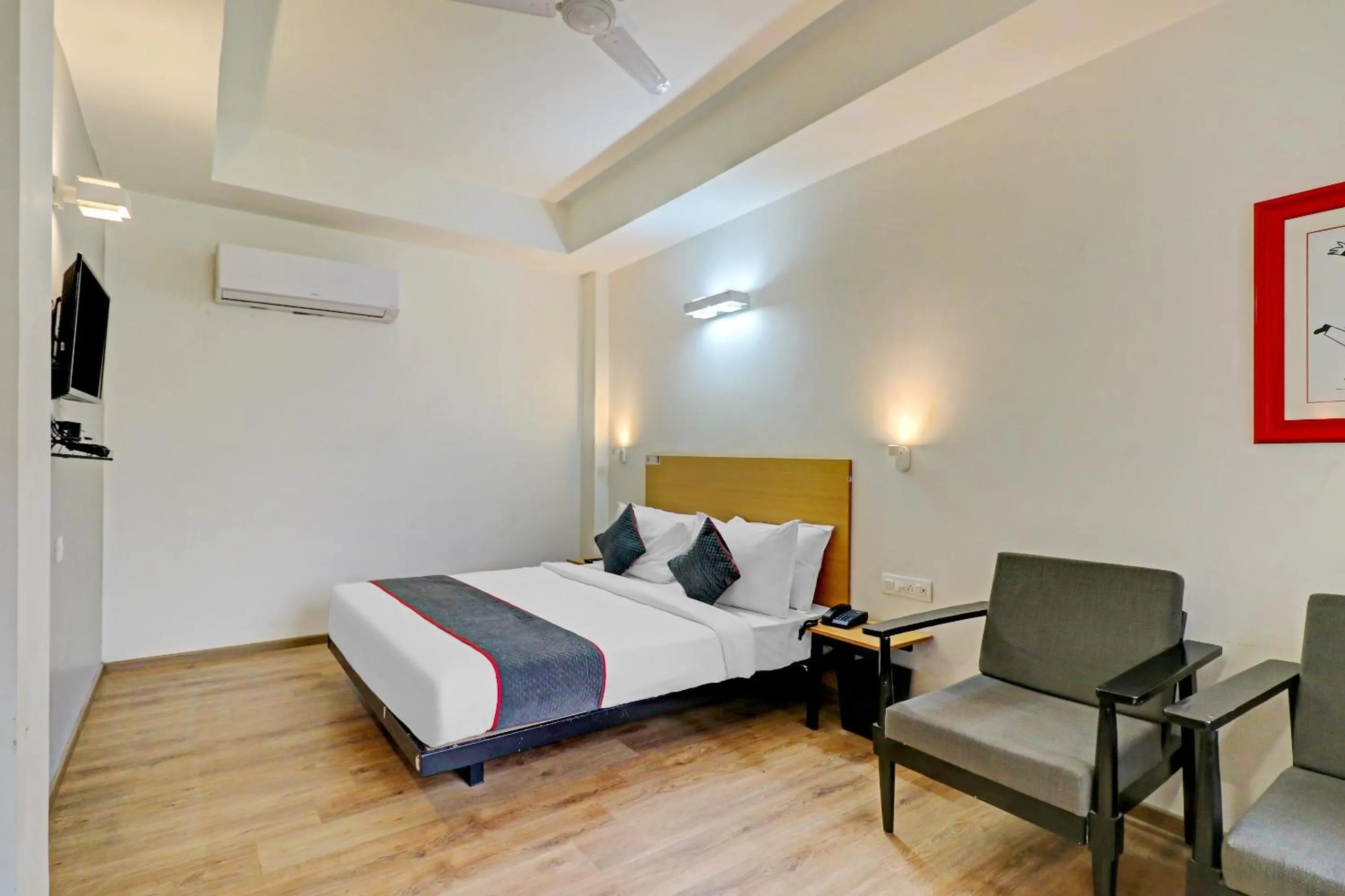 Bedroom, Bed in Super Townhouse Sector 30 Near Botanic Garden of Indian Republic
