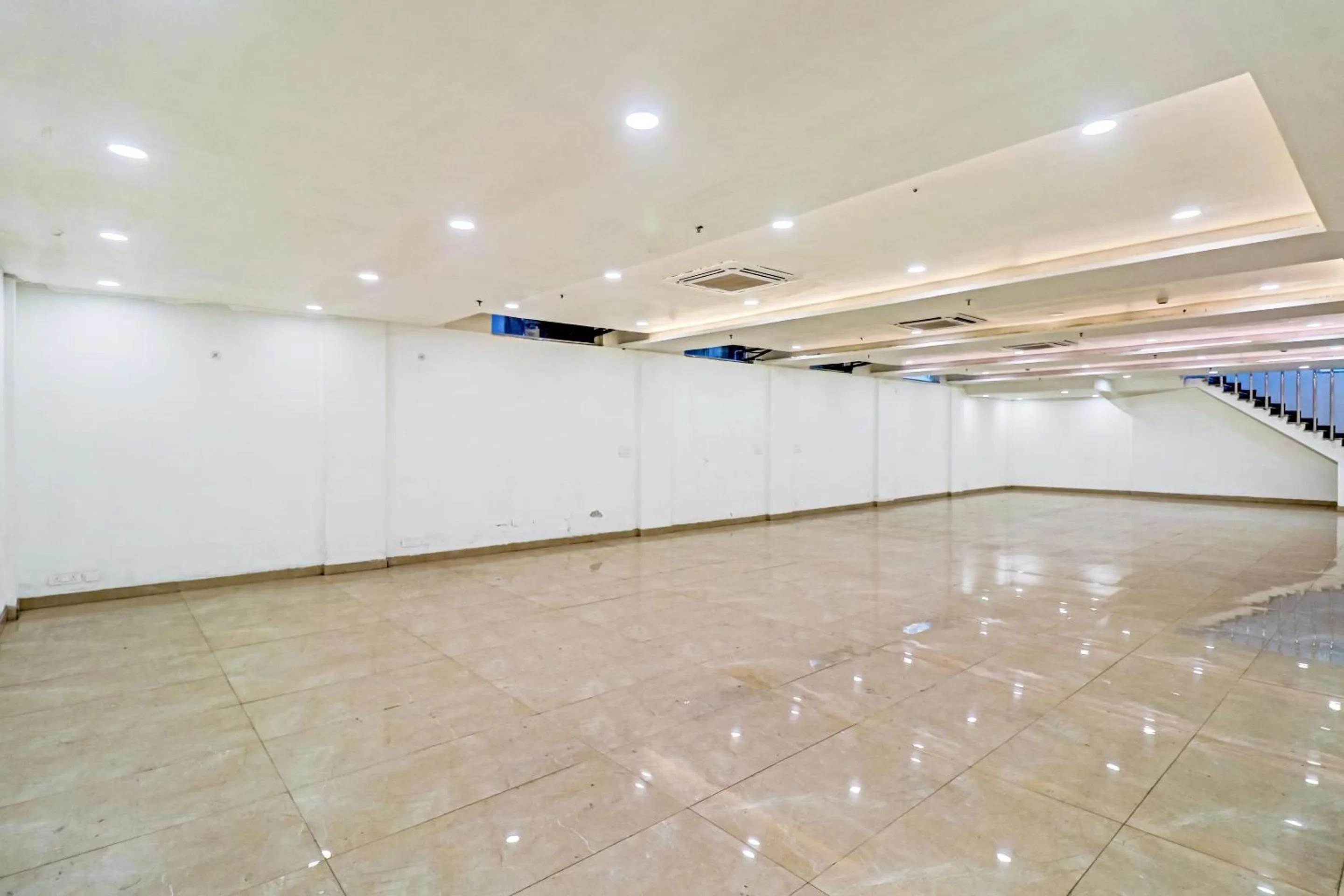 Other in Super Townhouse Sector 30 Near Botanic Garden of Indian Republic