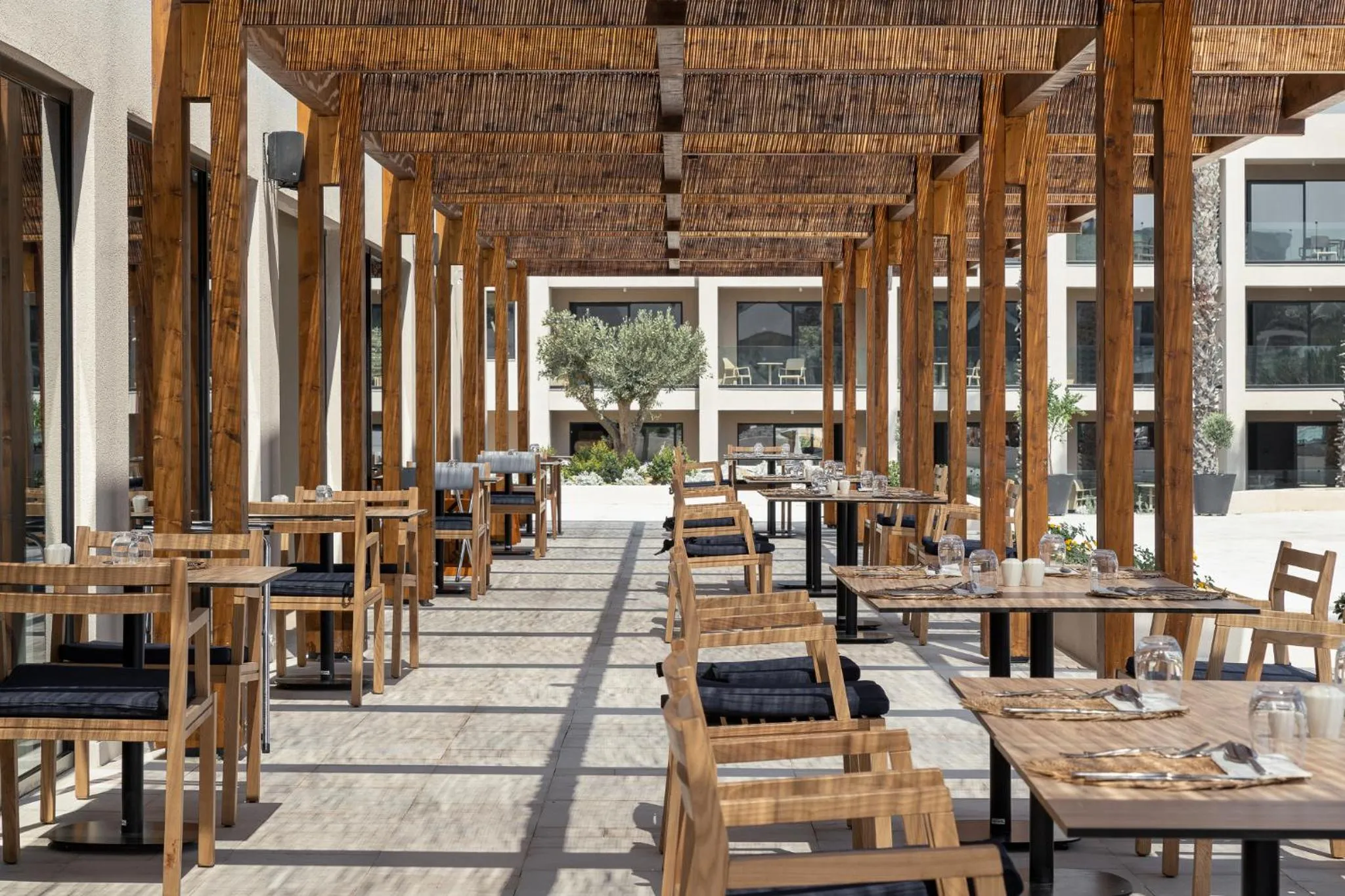 Restaurant/places to eat in Helea Lifestyle Beach Resort