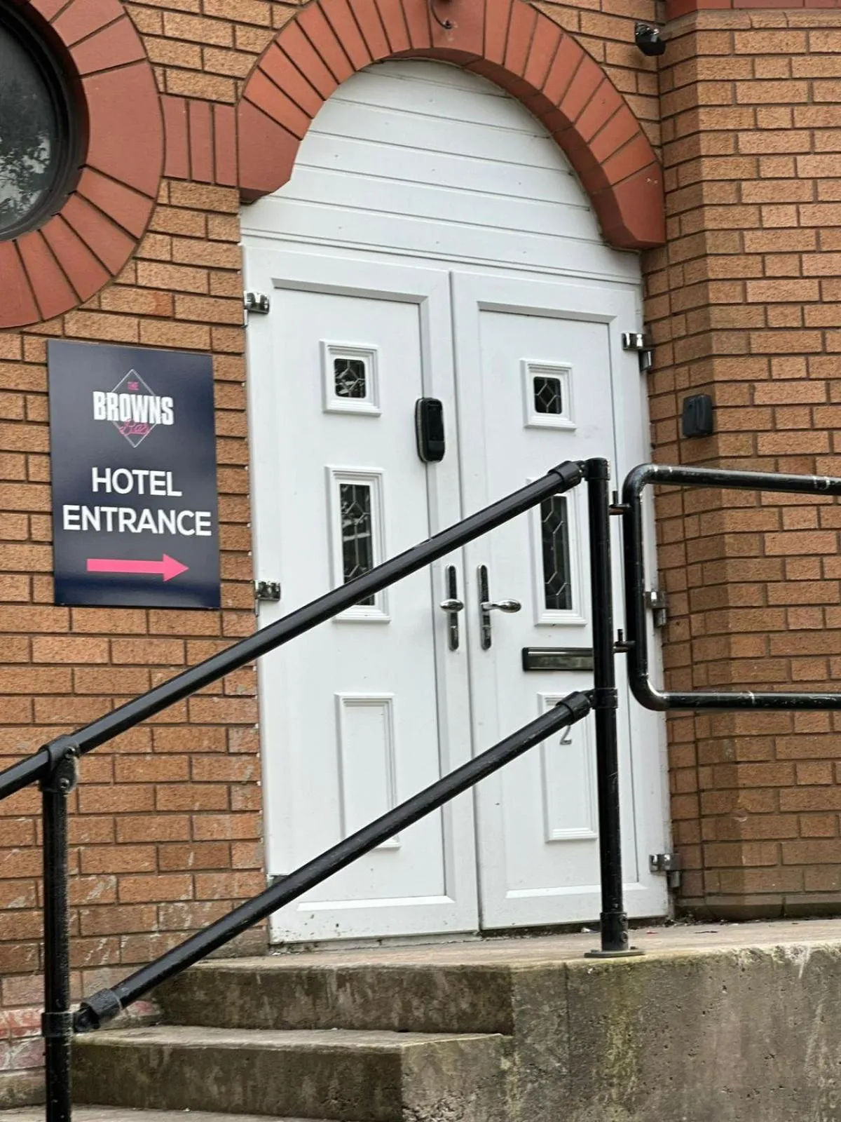 Facade/entrance in Rooms Kingswood