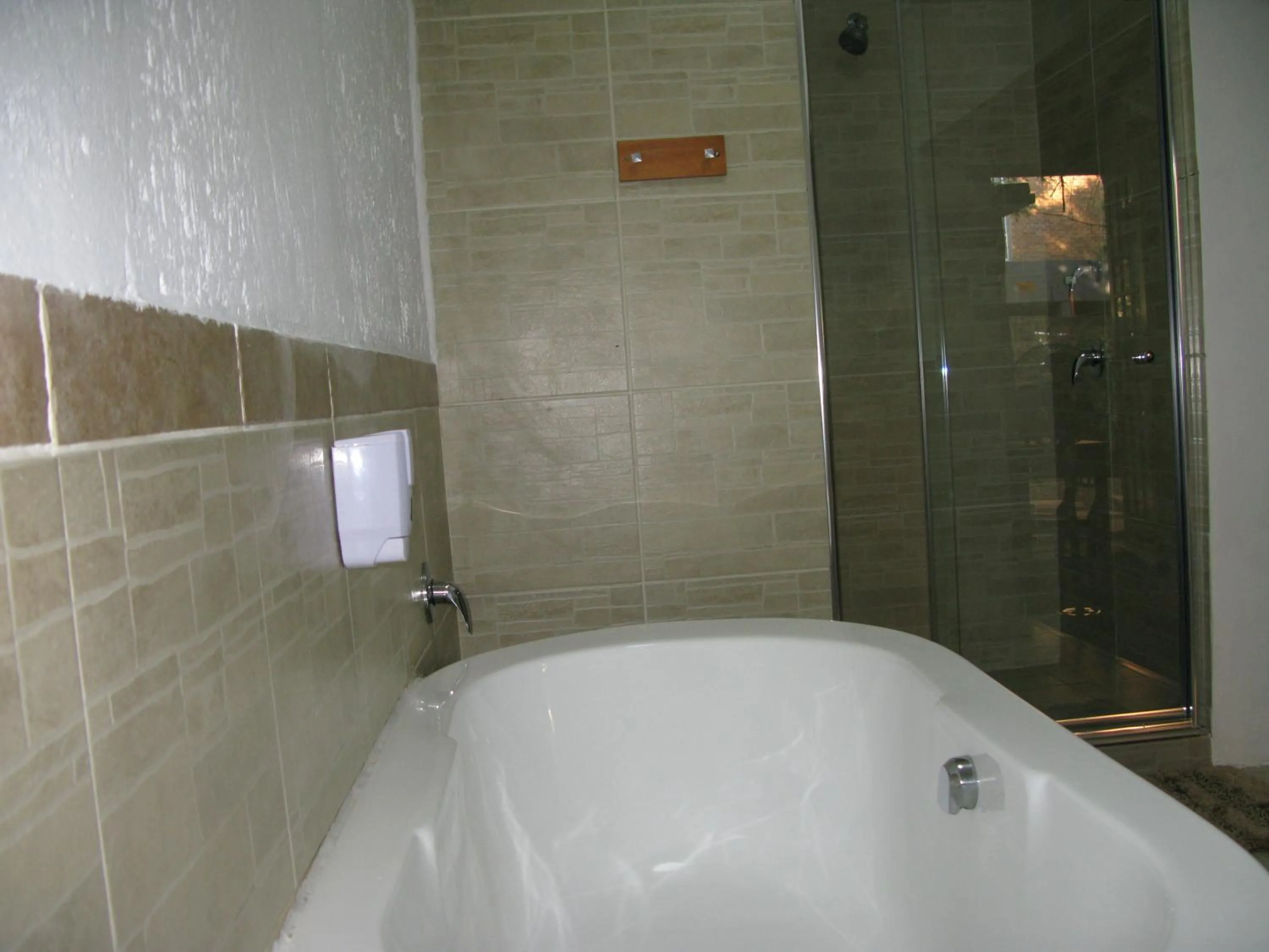 Shower in Aero Airport Lodge