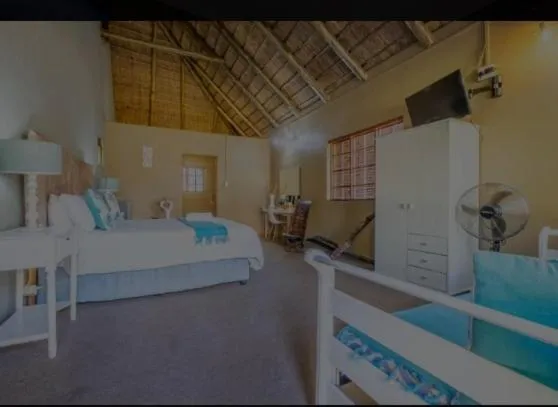 Bedroom, Bed in Aero Airport Lodge