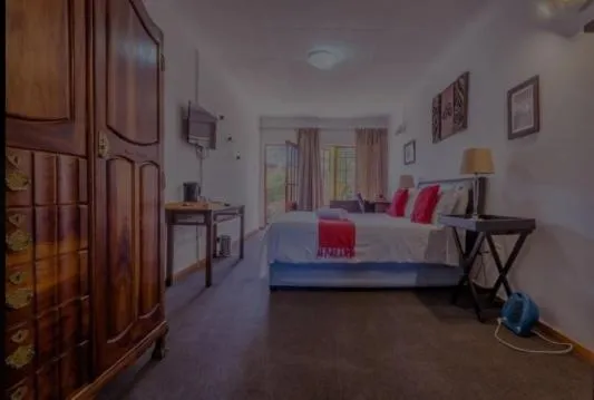 Bedroom, Bed in Aero Airport Lodge