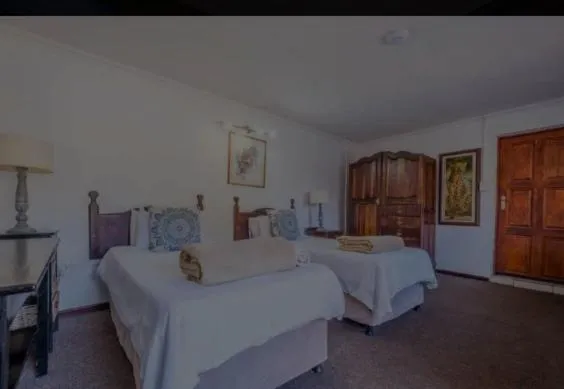 Bedroom, Bed in Aero Airport Lodge