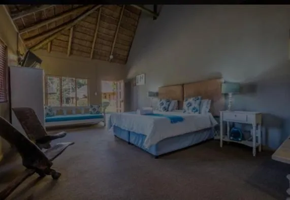 Bedroom, Bed in Aero Airport Lodge