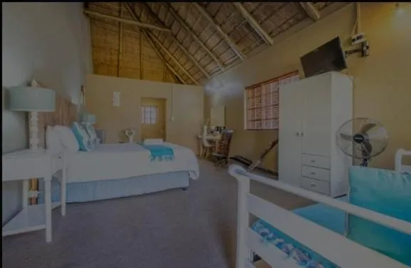 Bedroom, Bed in Aero Airport Lodge