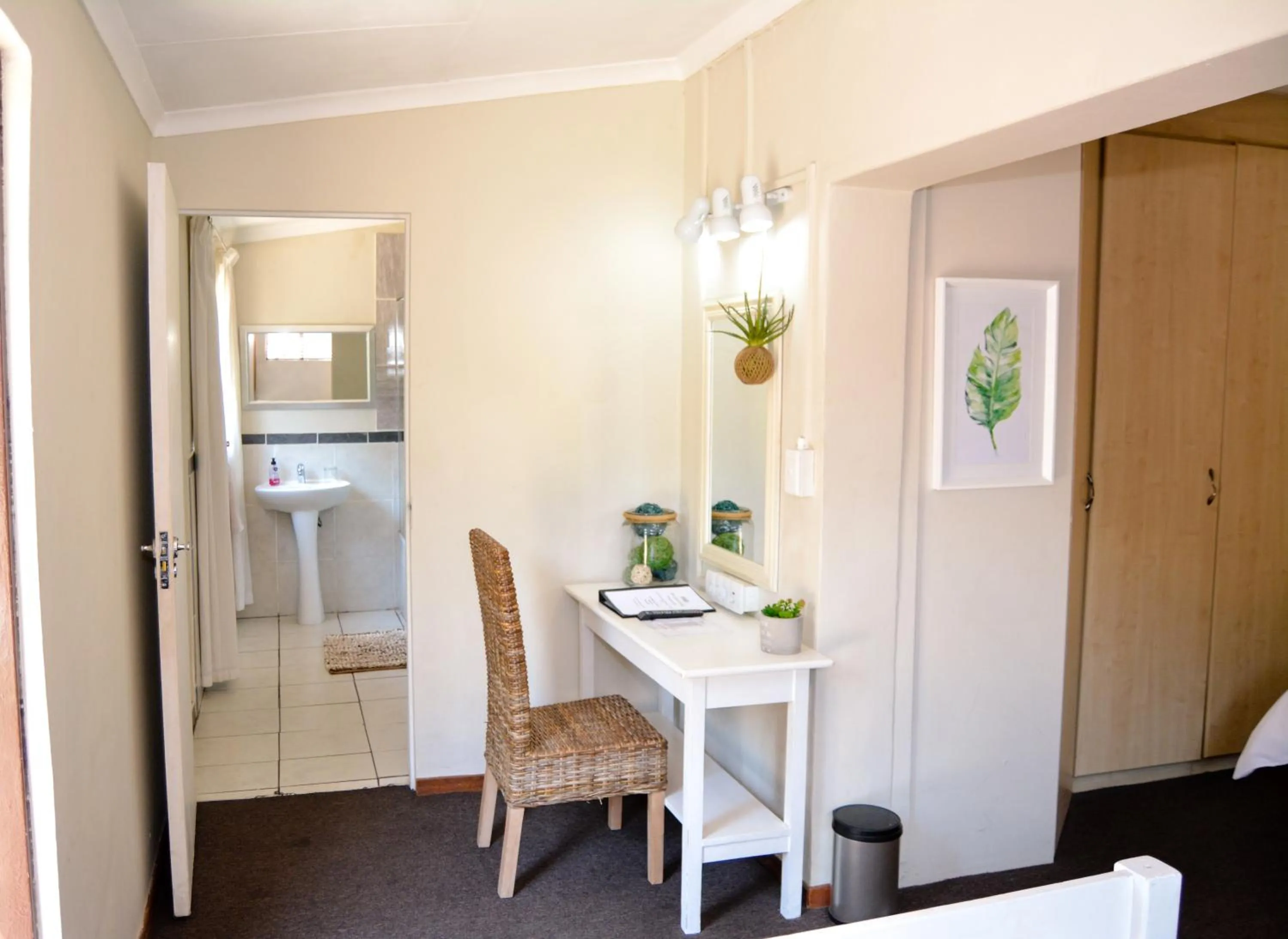 Bedroom in Aero Airport Lodge