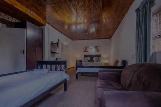 Bedroom, Bed in Aero Airport Lodge