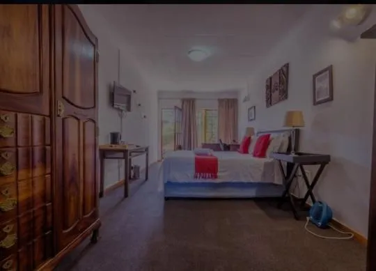 Bedroom, Bed in Aero Airport Lodge