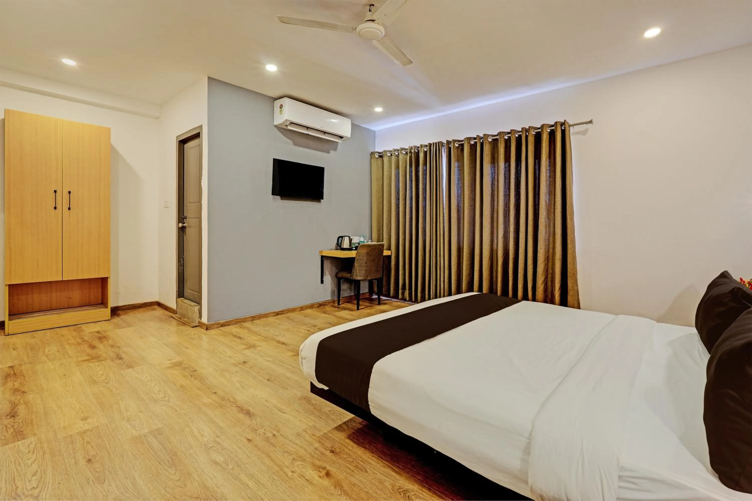 Bedroom, Bed in Super Townhouse Ramamurthy Nagar Formerly Navya International