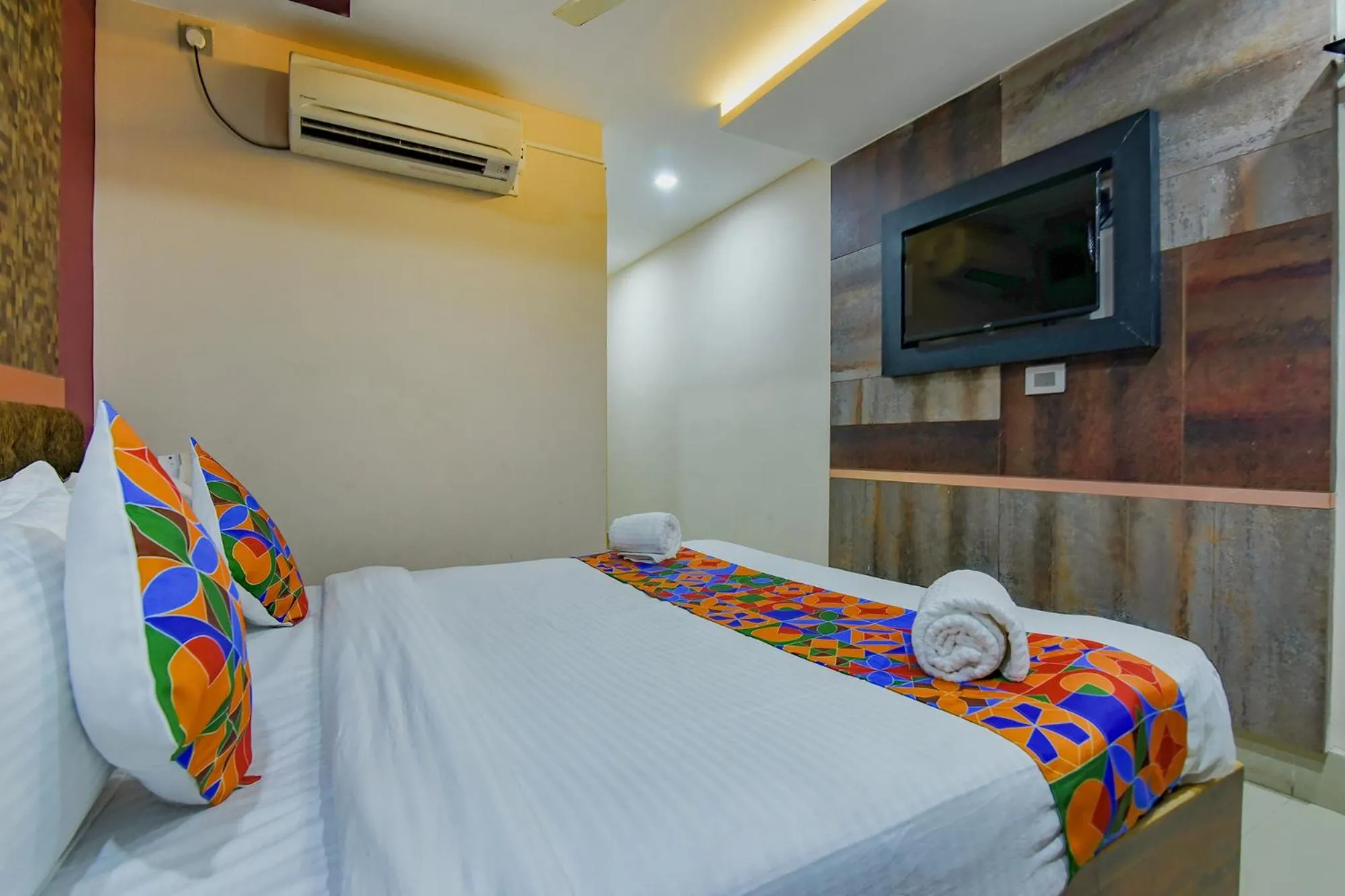 Bed in FabHotel Middleton Desire - Nr Niladri Vihar Square
