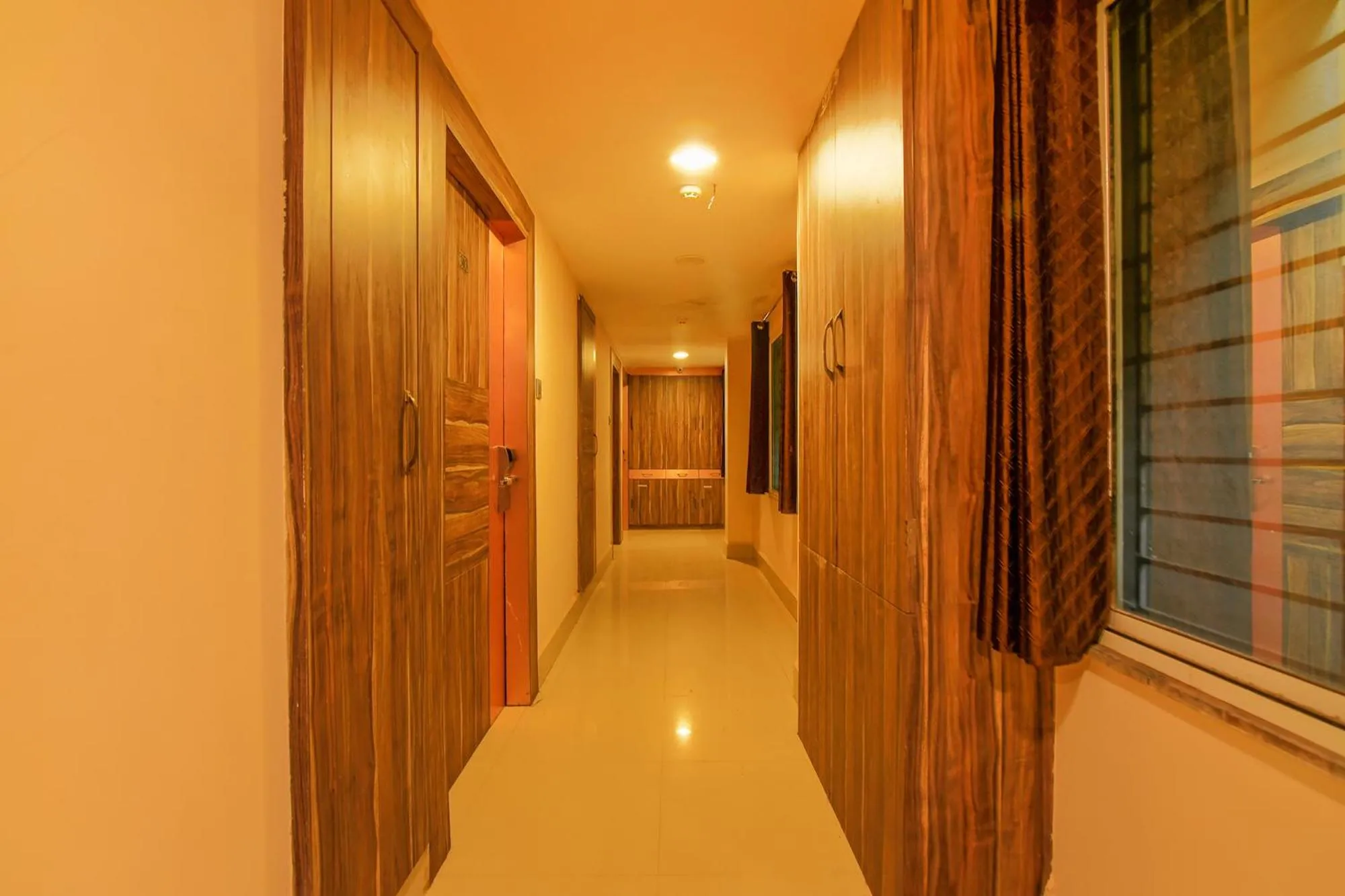 Lobby or reception in FabHotel Middleton Desire - Nr Niladri Vihar Square