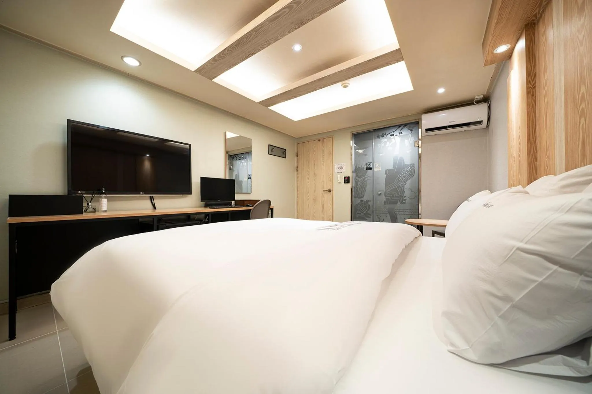 Bed in Suwon Sunstar Hotel