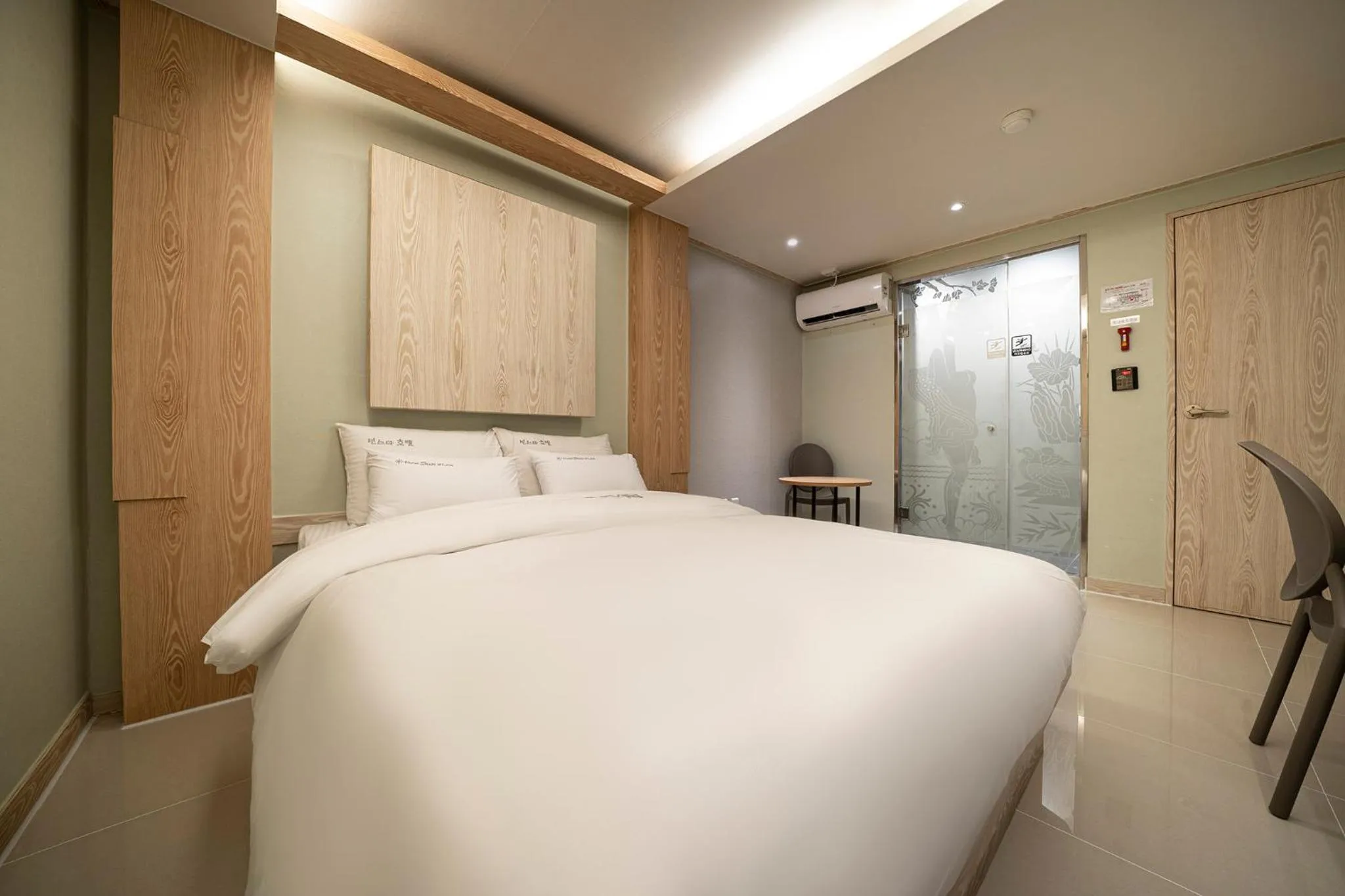 Bed in Suwon Sunstar Hotel