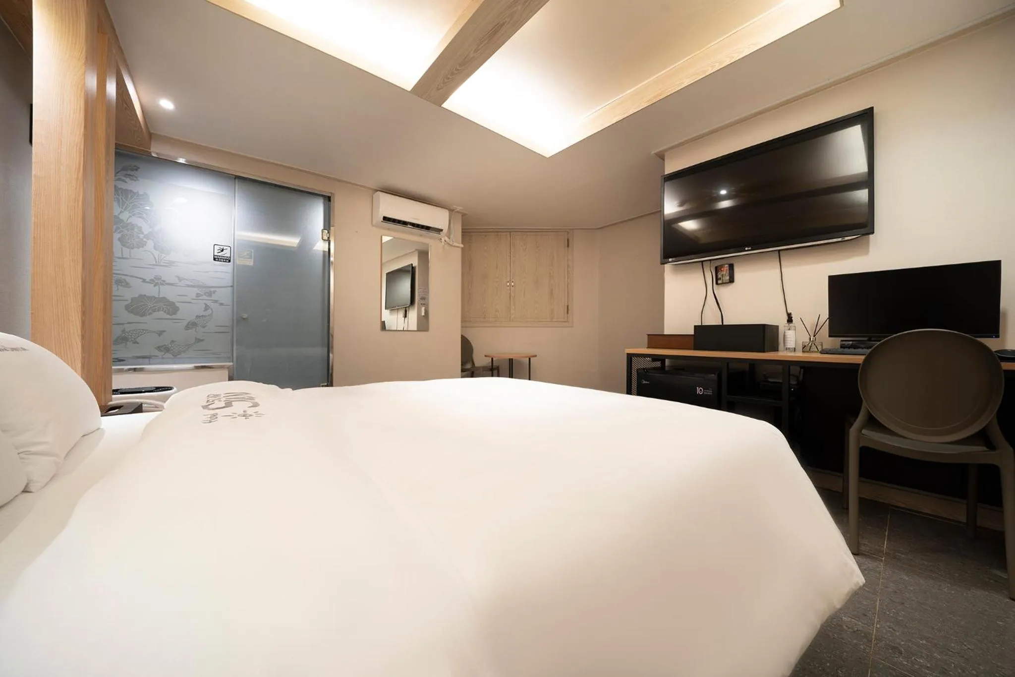 TV and multimedia in Suwon Sunstar Hotel