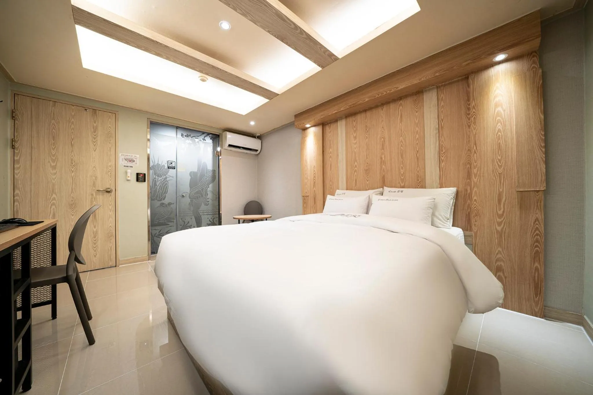 Bedroom in Suwon Sunstar Hotel