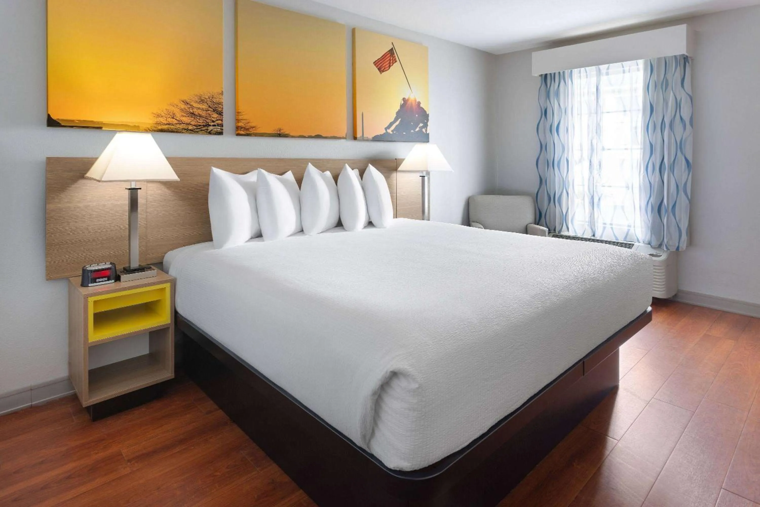 Photo of the whole room, Bed in Days Inn by Wyndham Americus