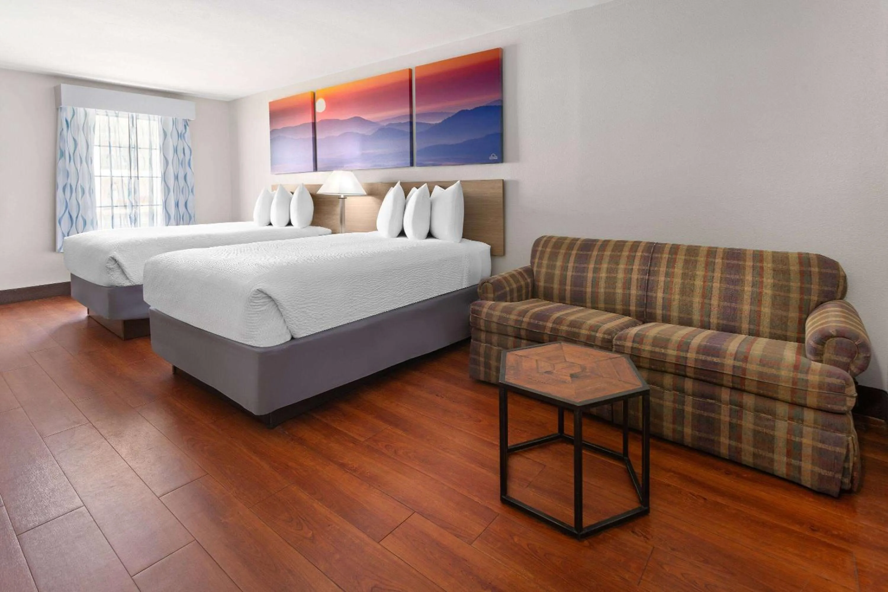 Photo of the whole room, Bed in Days Inn by Wyndham Americus