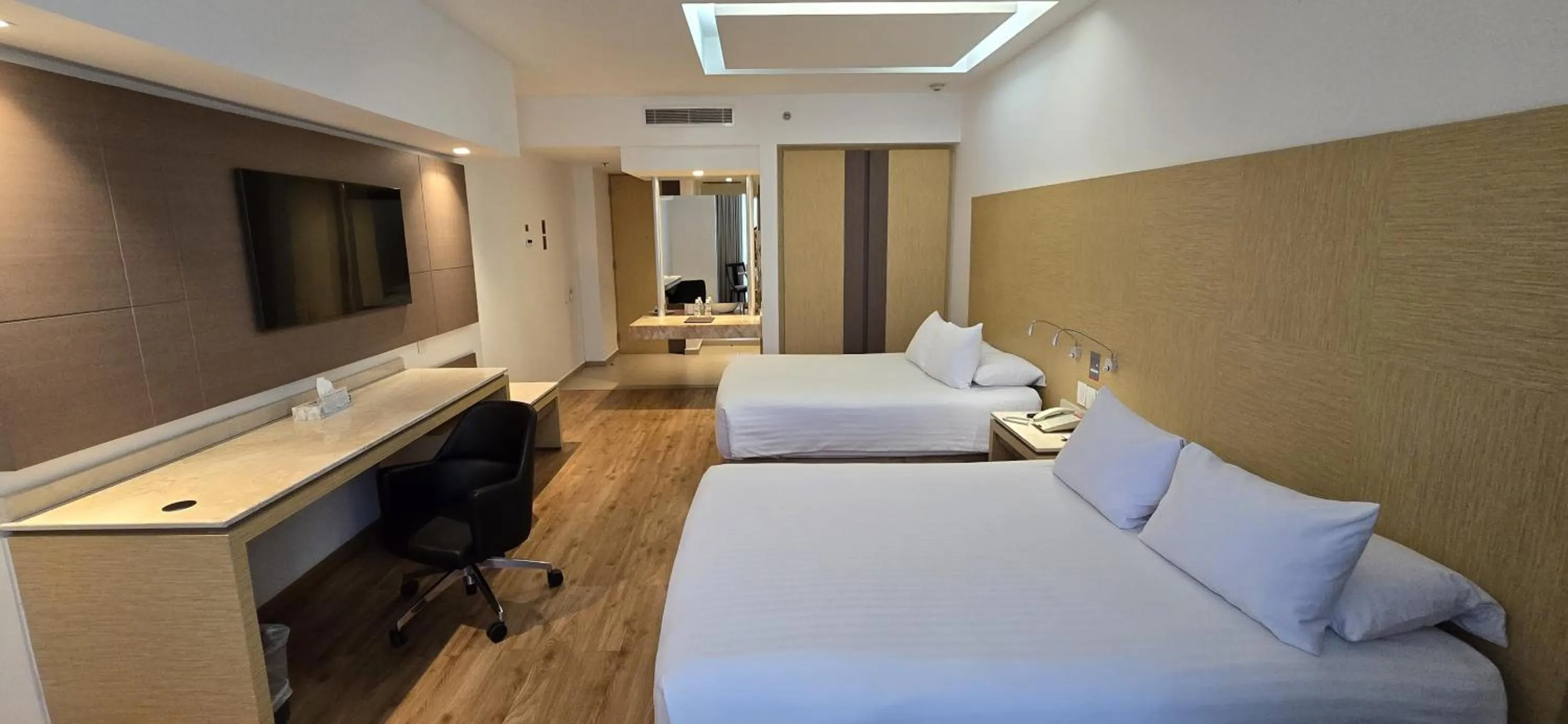 Photo of the whole room, Bed in Ramada by Wyndham Mexico City Santa Fe