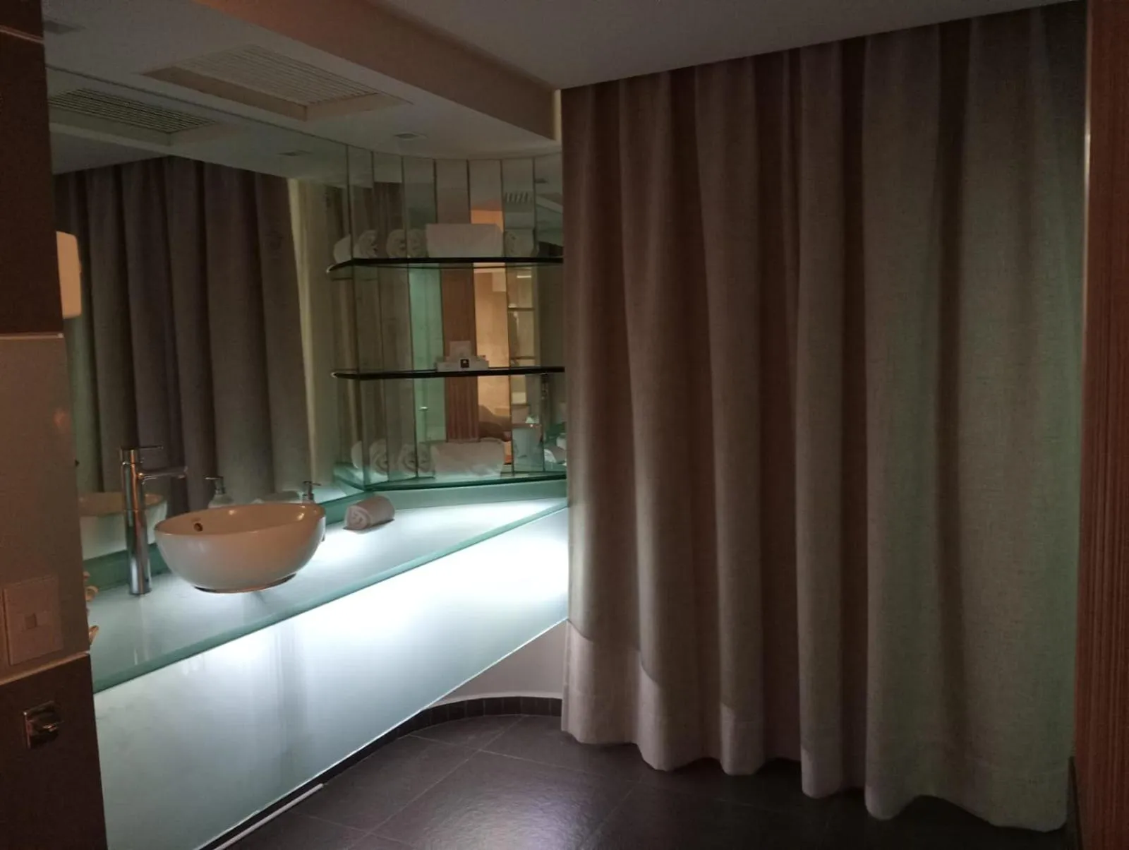 Toilet in Ramada by Wyndham Mexico City Santa Fe