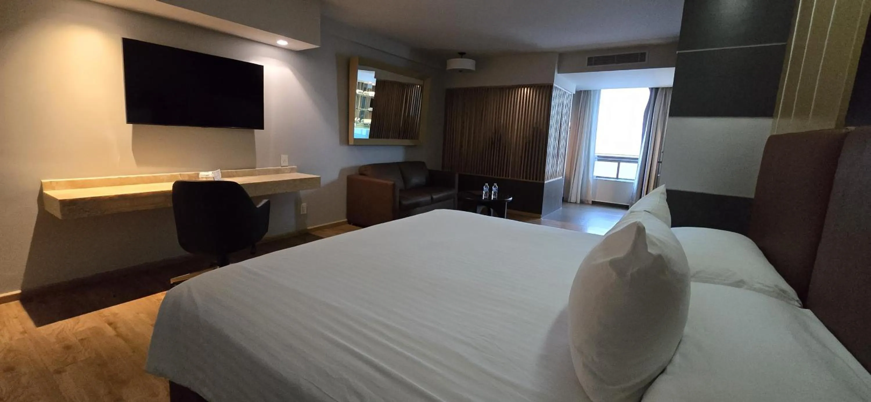 Photo of the whole room, Bed in Ramada by Wyndham Mexico City Santa Fe
