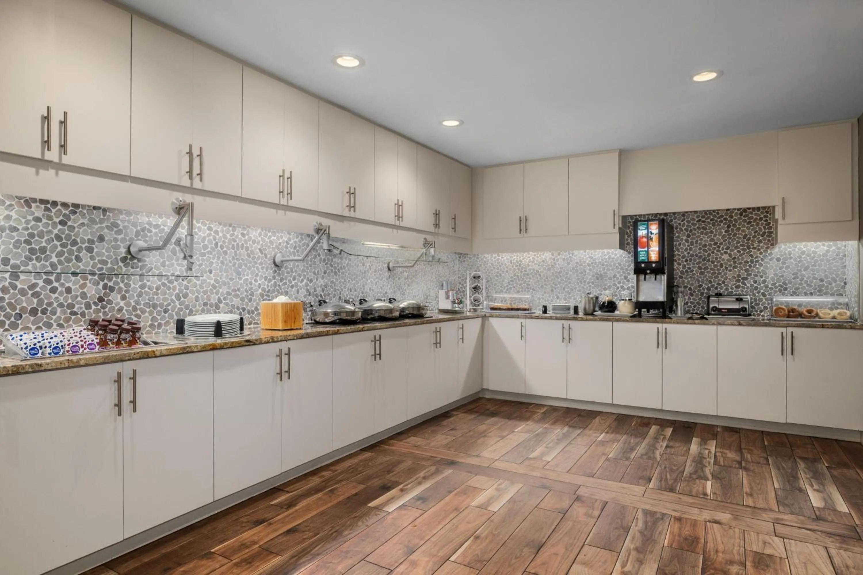 Breakfast in Residence Inn by Marriott Long Island Islip/Courthouse Complex