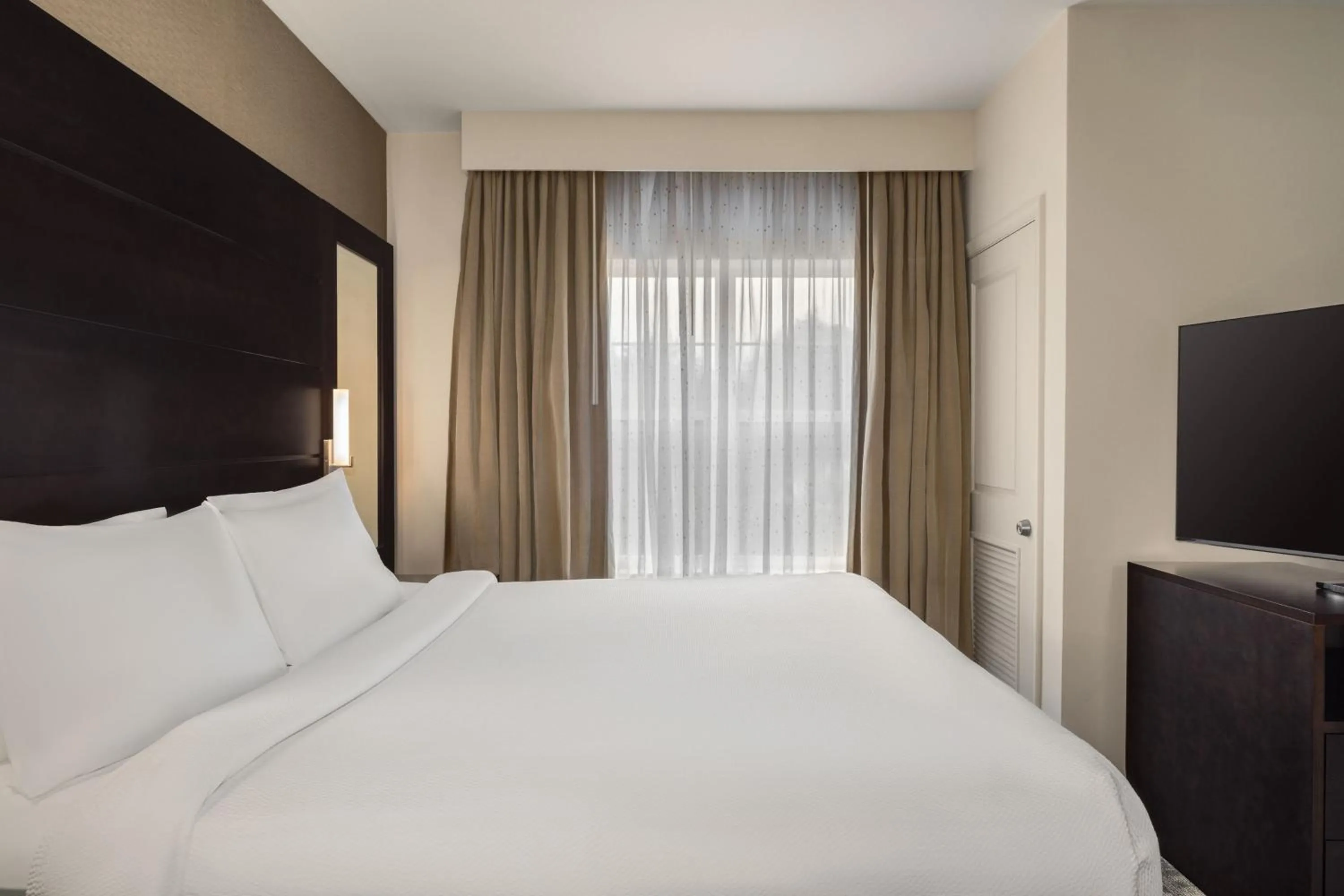 Bedroom, Bed in Residence Inn by Marriott Long Island Islip/Courthouse Complex