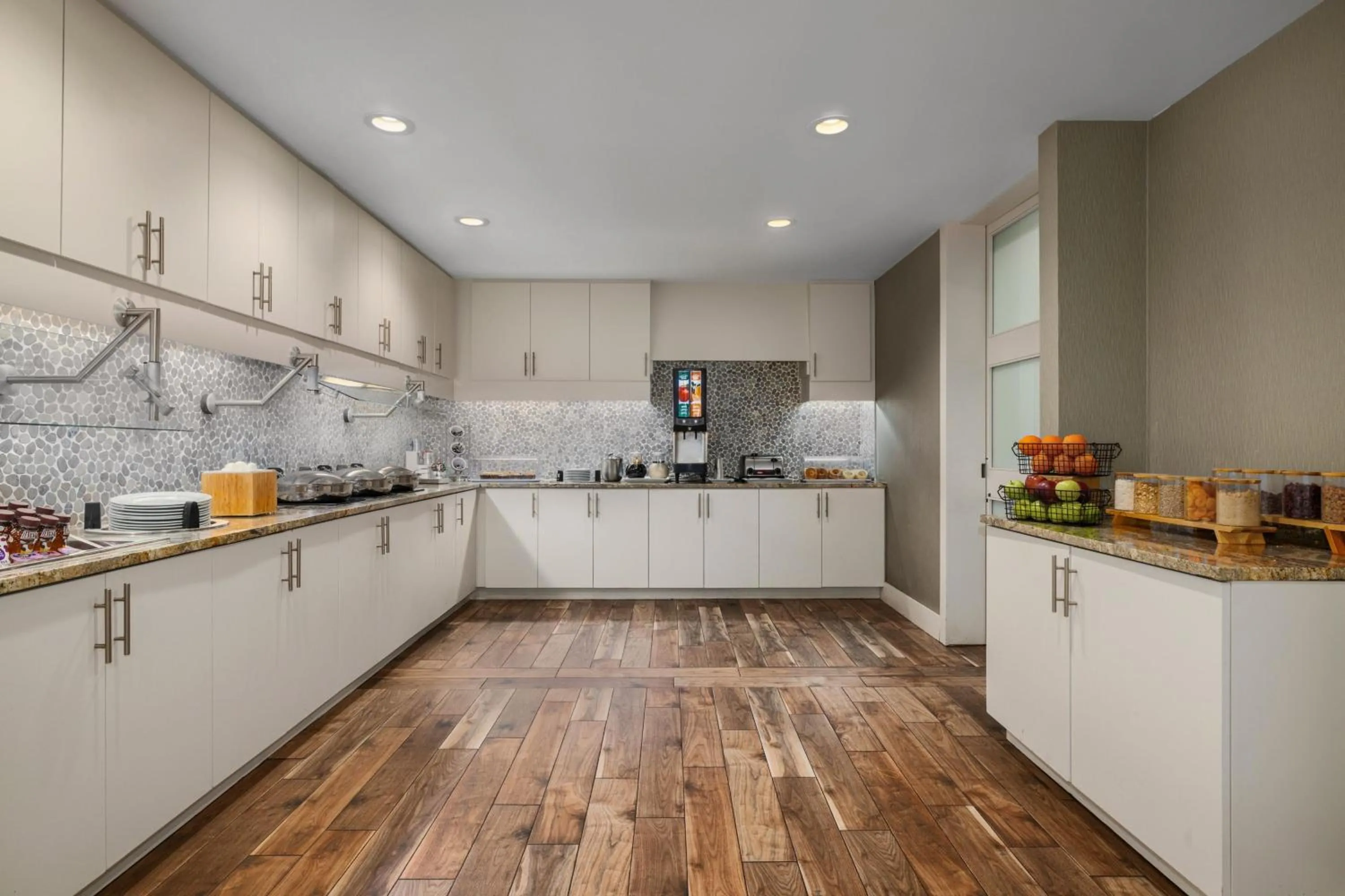 Breakfast in Residence Inn by Marriott Long Island Islip/Courthouse Complex