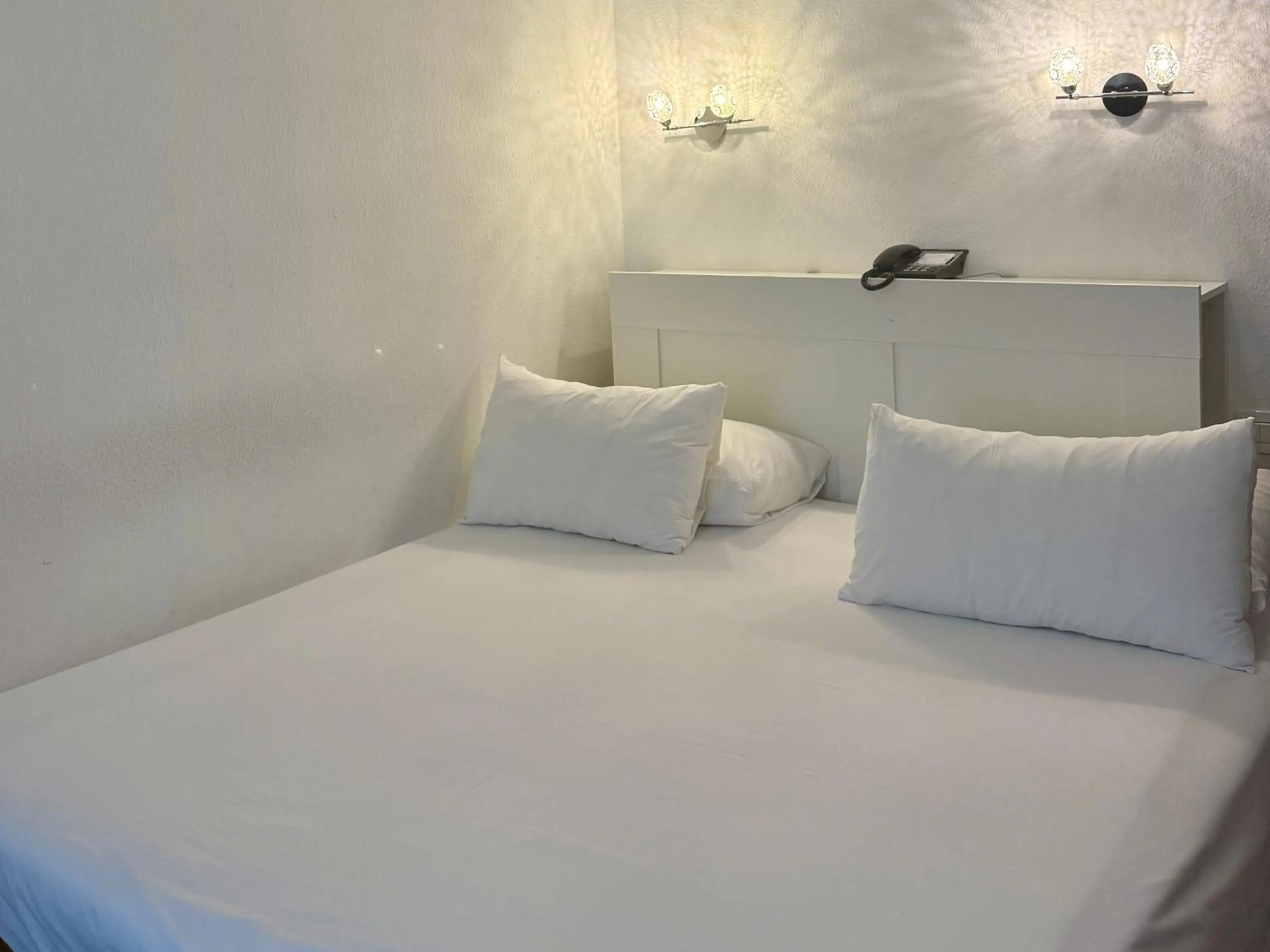 Bedroom, Bed in Hotel Les Arcades