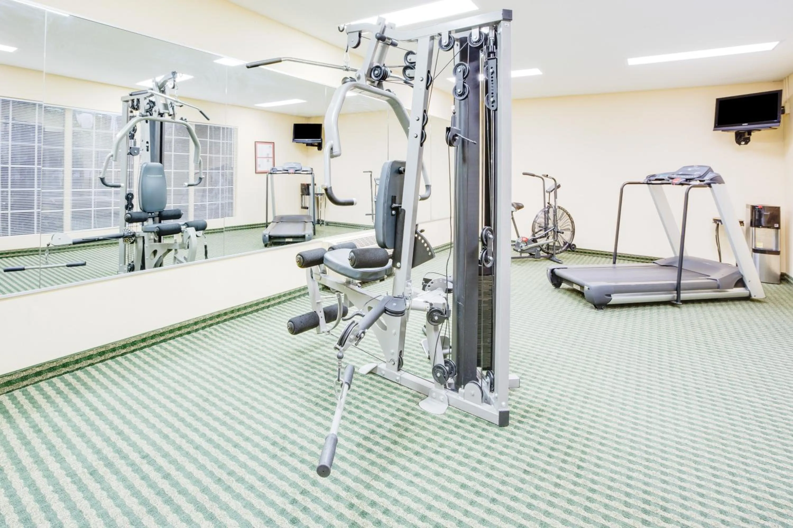 Fitness centre/facilities in Baymont by Wyndham Ozark