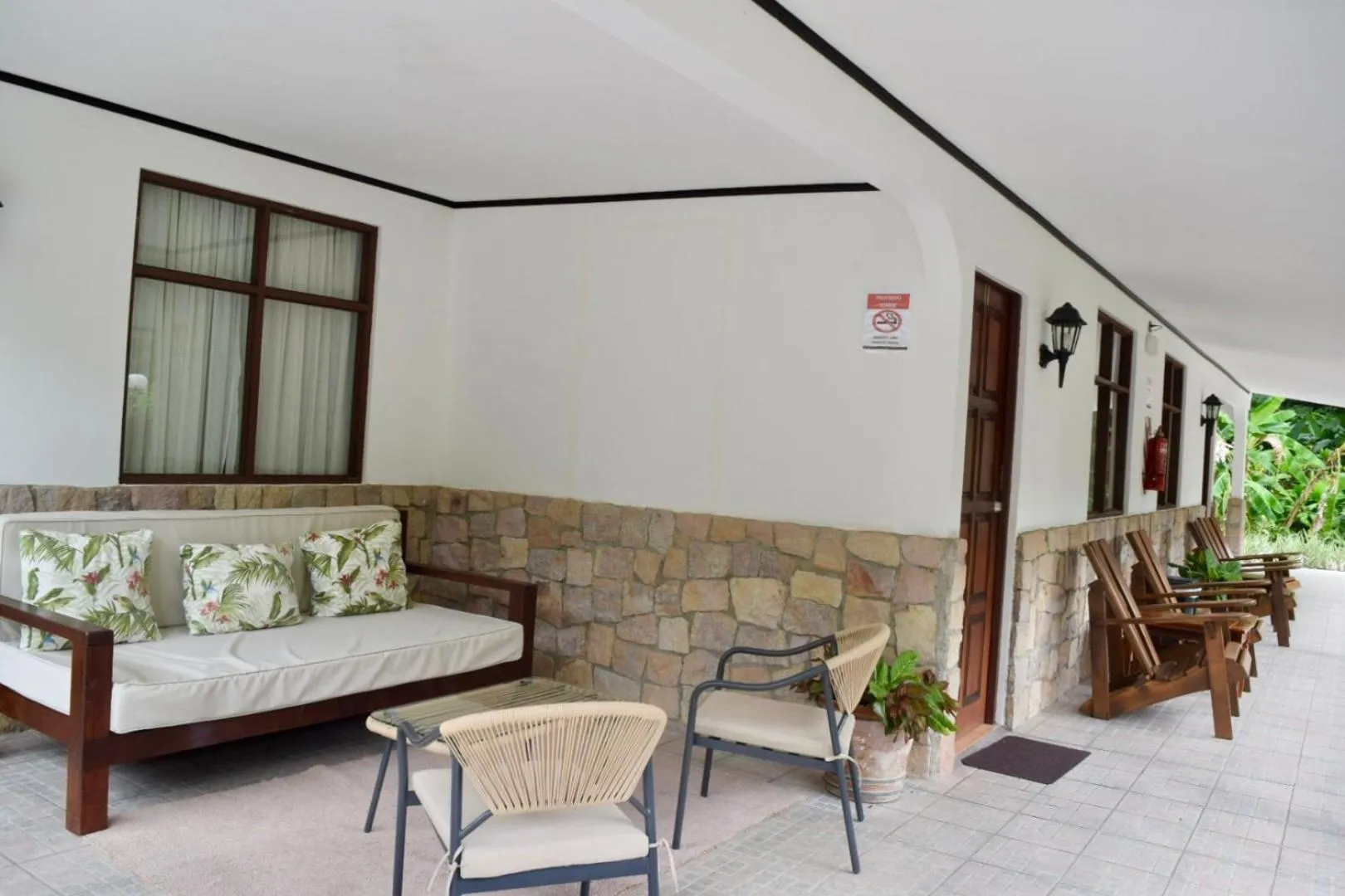 Seating area in Hotel Playa Espadilla & Gardens