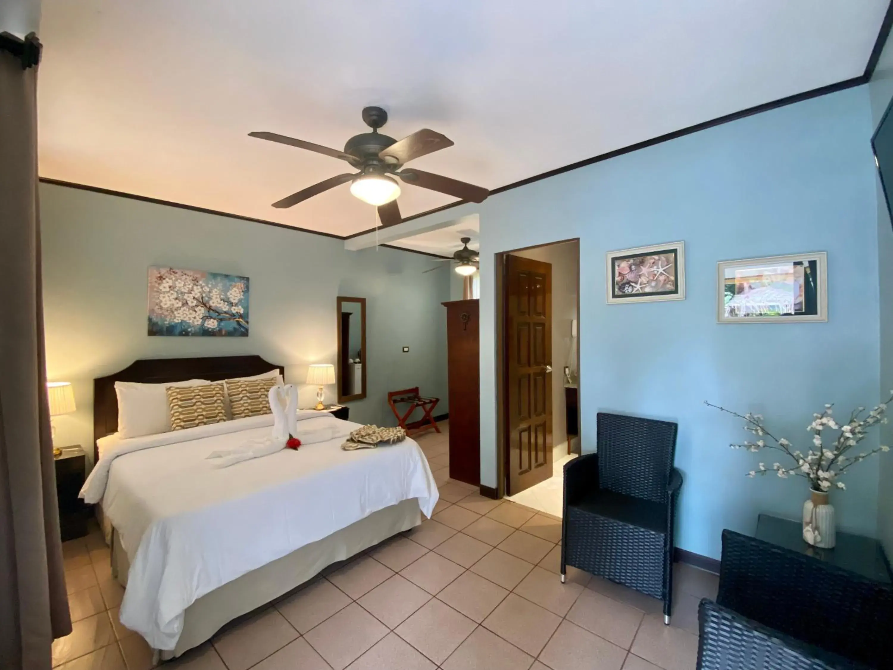 Standard Queen Room with Garden View in Hotel Playa Espadilla & Gardens Standard Queen Room with Garden View in Hotel Playa Espadilla & Gardens