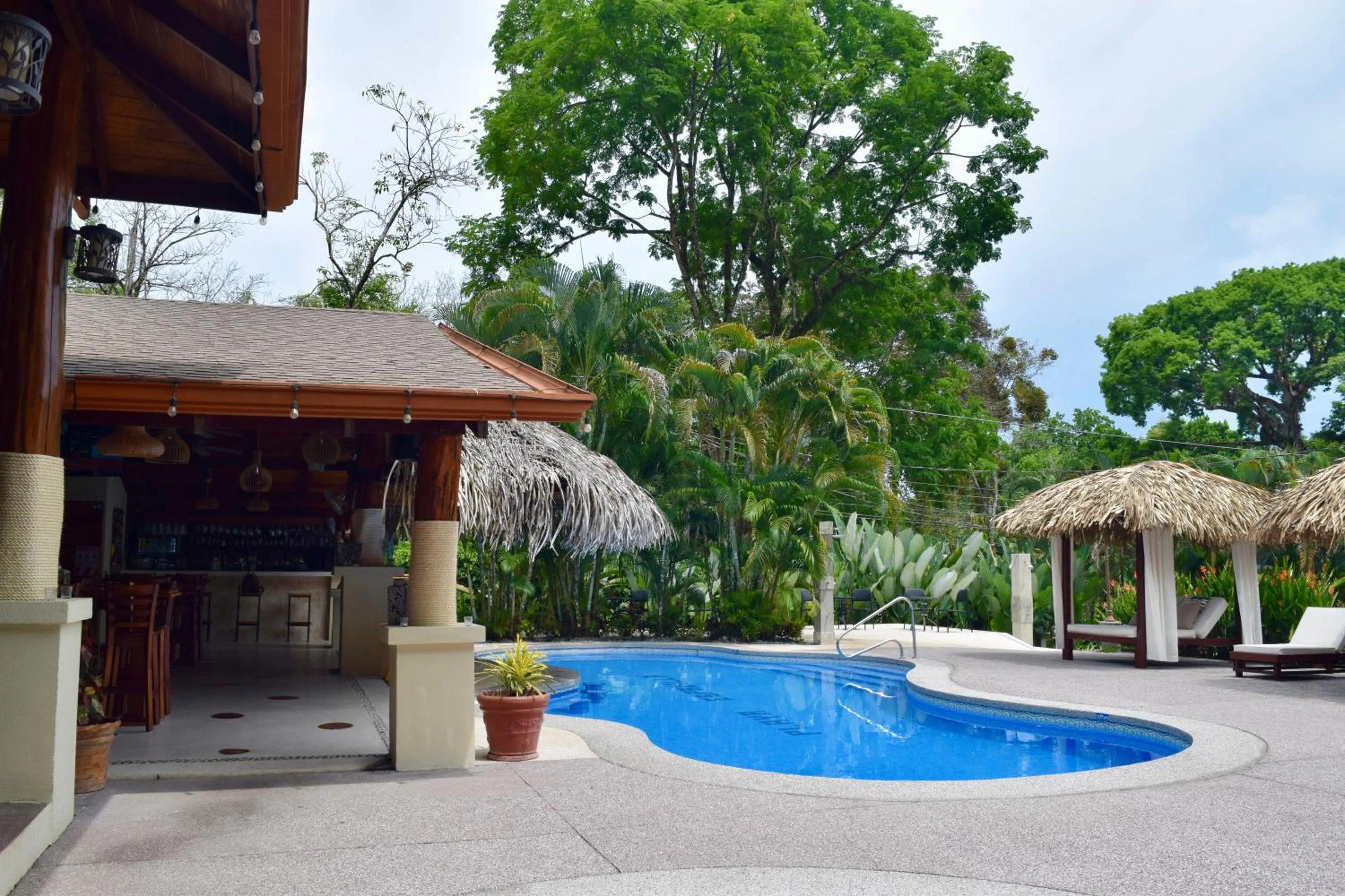 Swimming pool in Hotel Playa Espadilla & Gardens