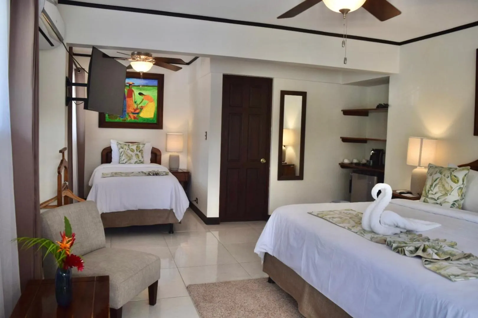 Bedroom, Bed in Hotel Playa Espadilla & Gardens