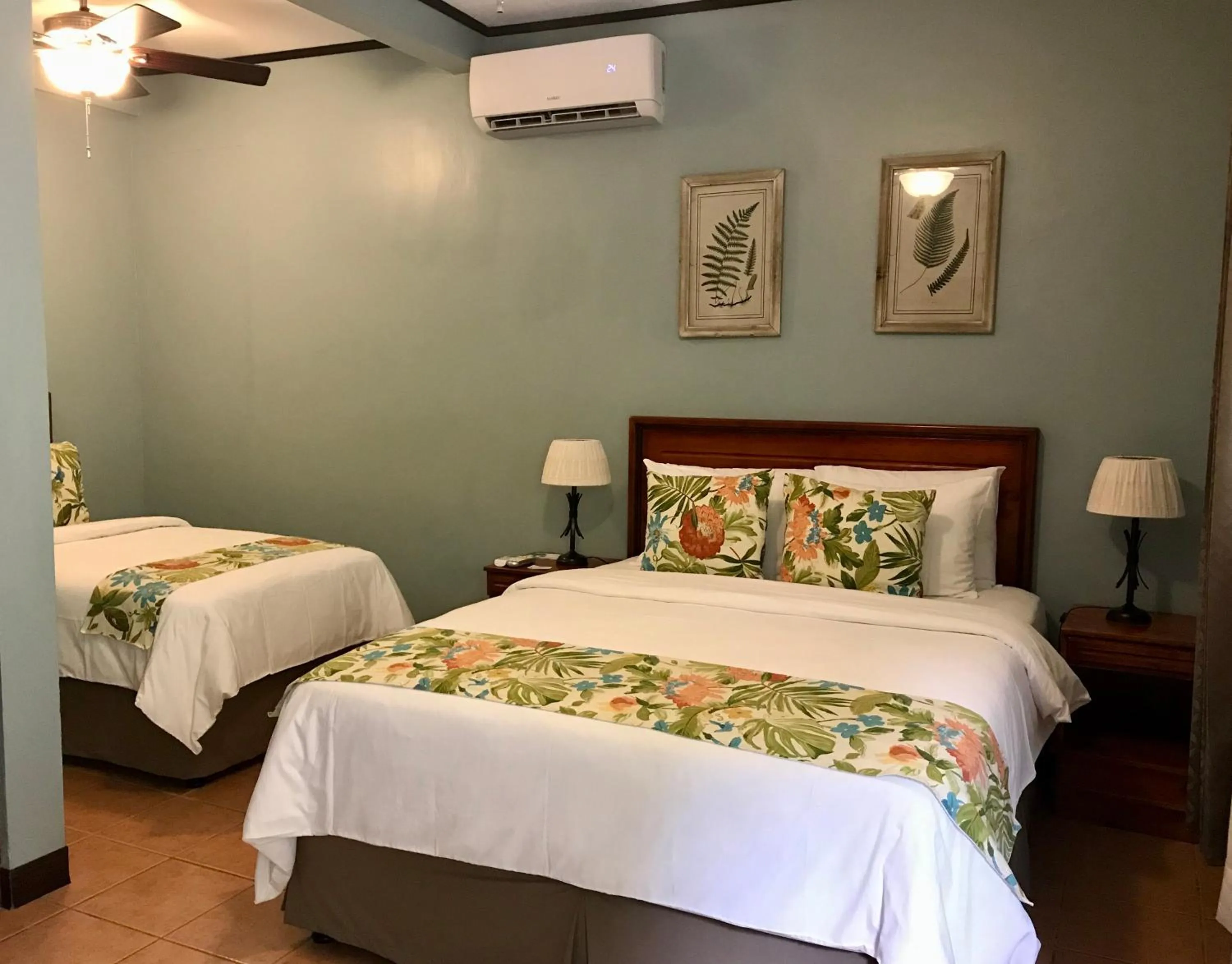 Bed in Hotel Playa Espadilla & Gardens