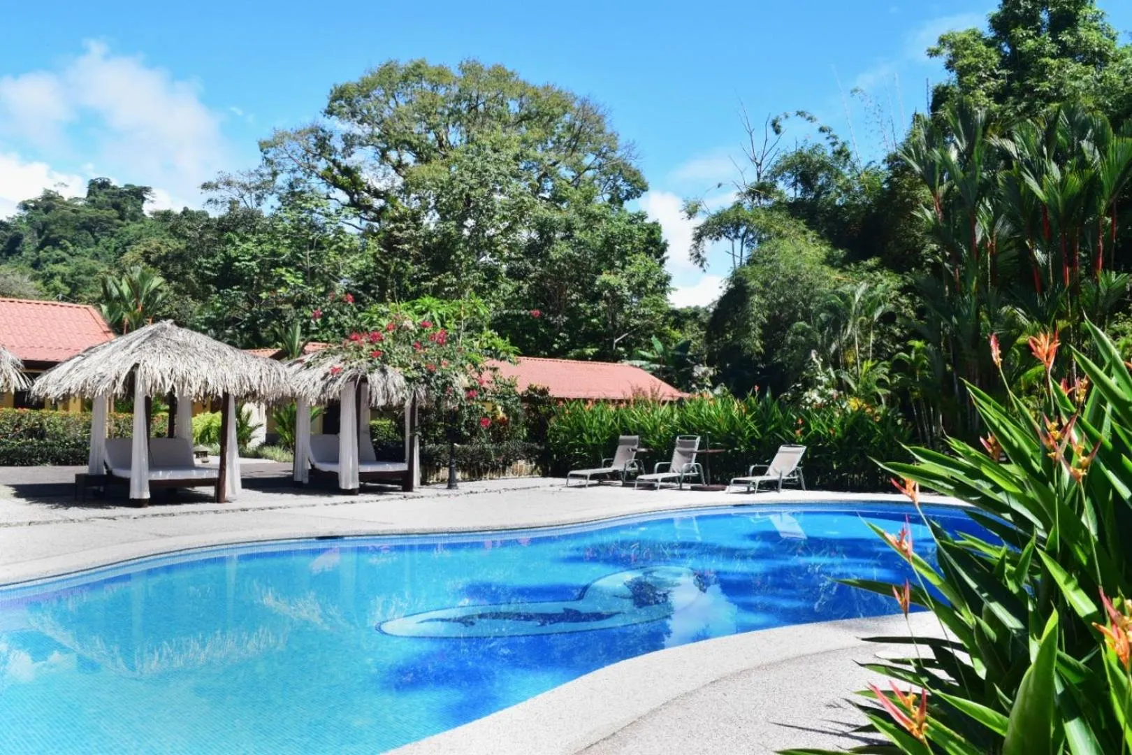 Swimming pool in Hotel Playa Espadilla & Gardens