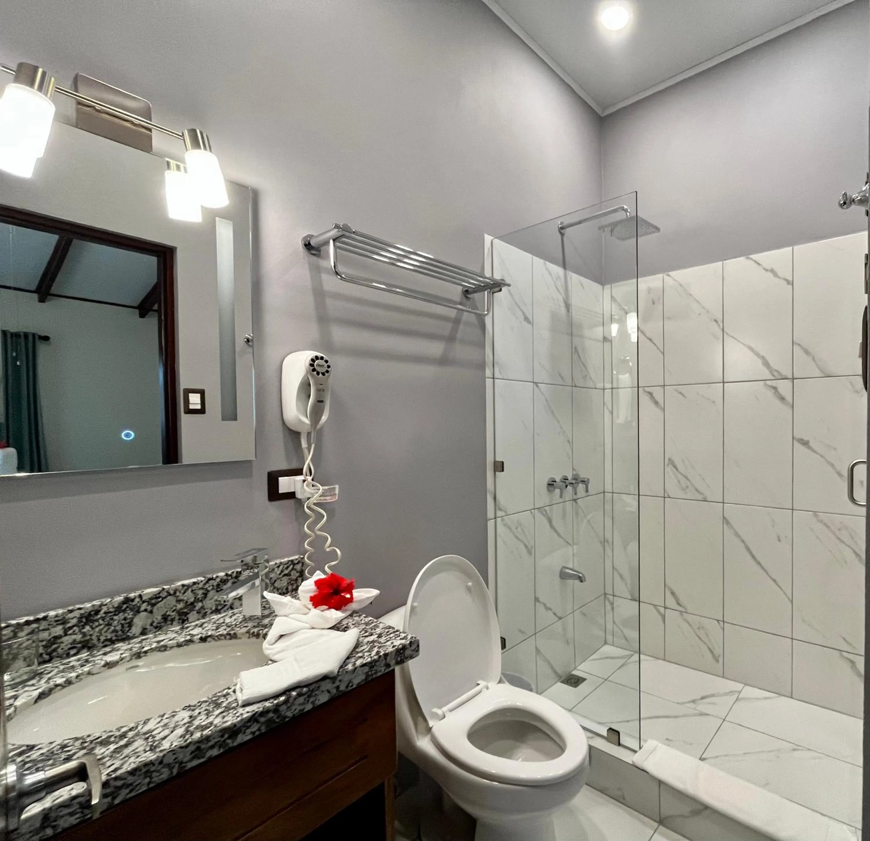 Bathroom in Hotel Playa Espadilla & Gardens