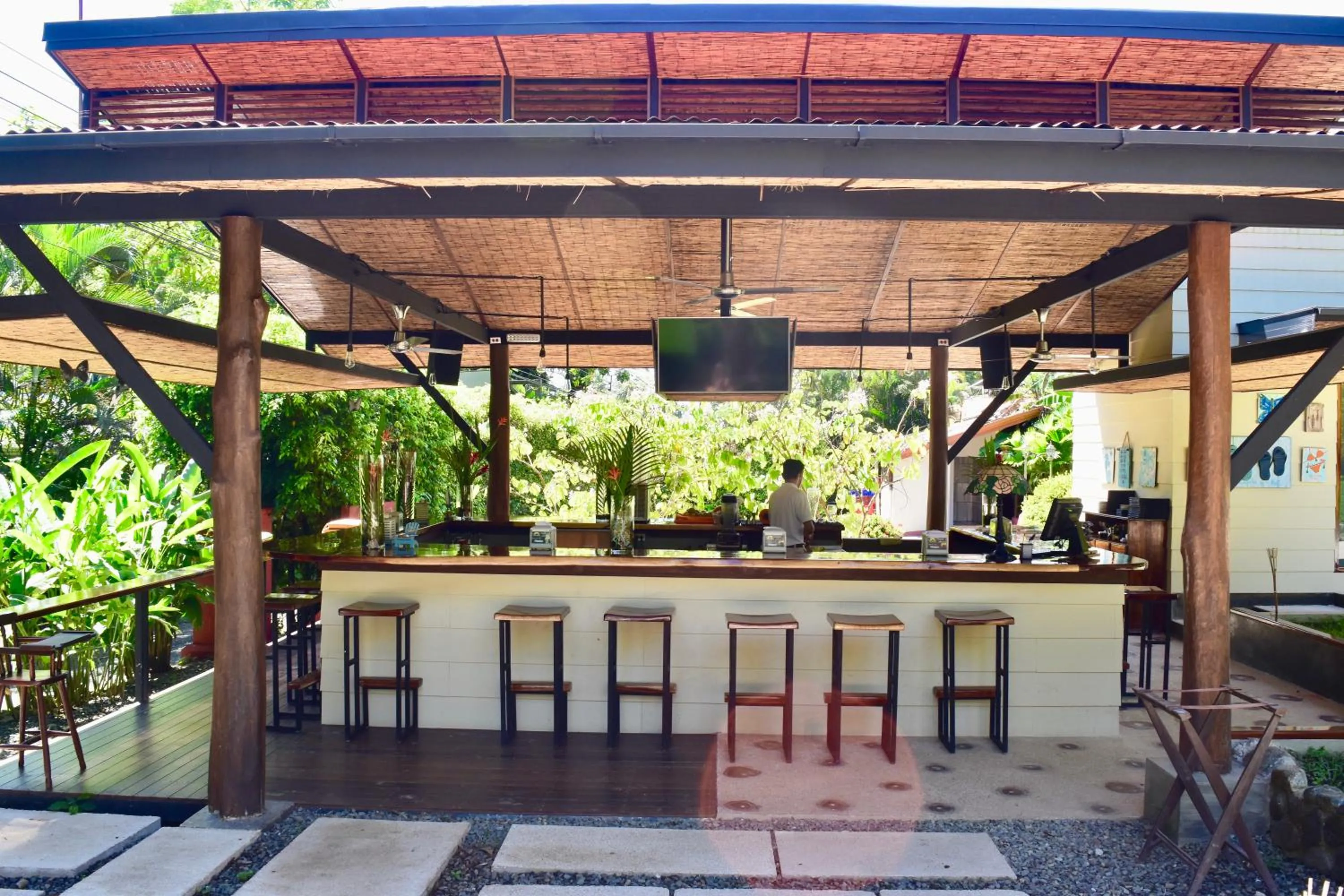 Restaurant/places to eat in Hotel Playa Espadilla & Gardens