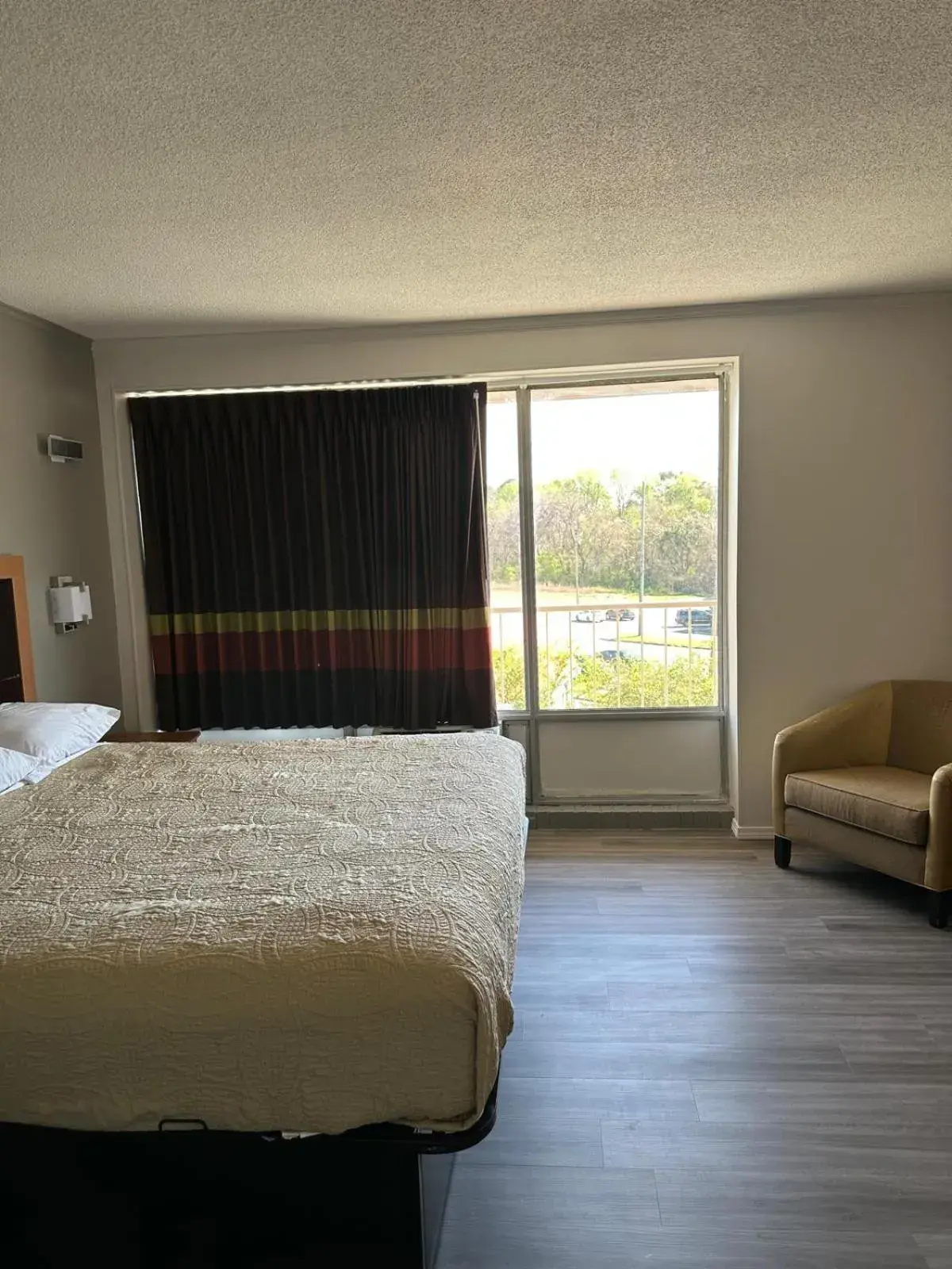 King Room - Smoking in Budgetel Inn & Suites King Room - Smoking in Budgetel Inn & Suites