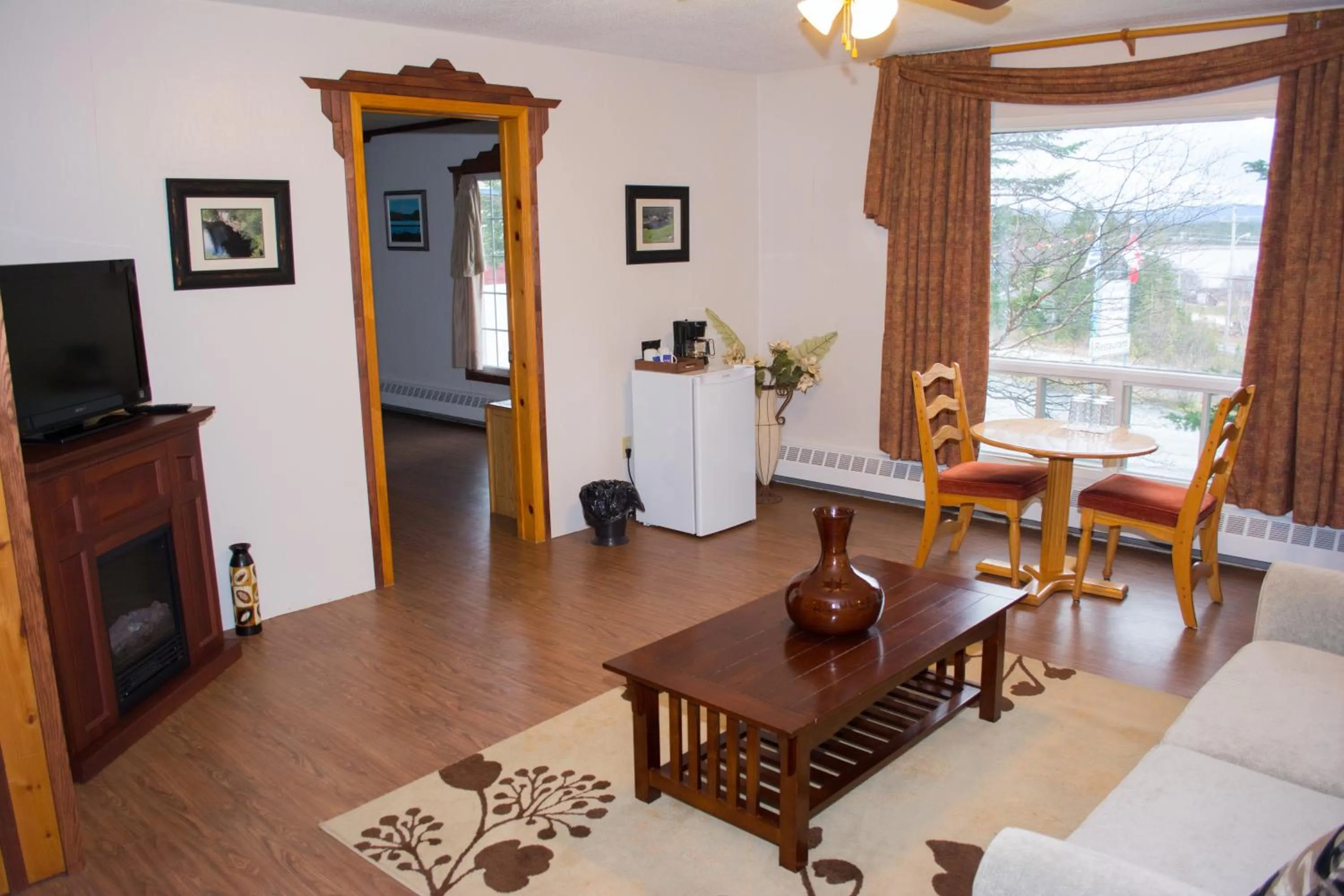 Photo of the whole room in Mayflower Inn