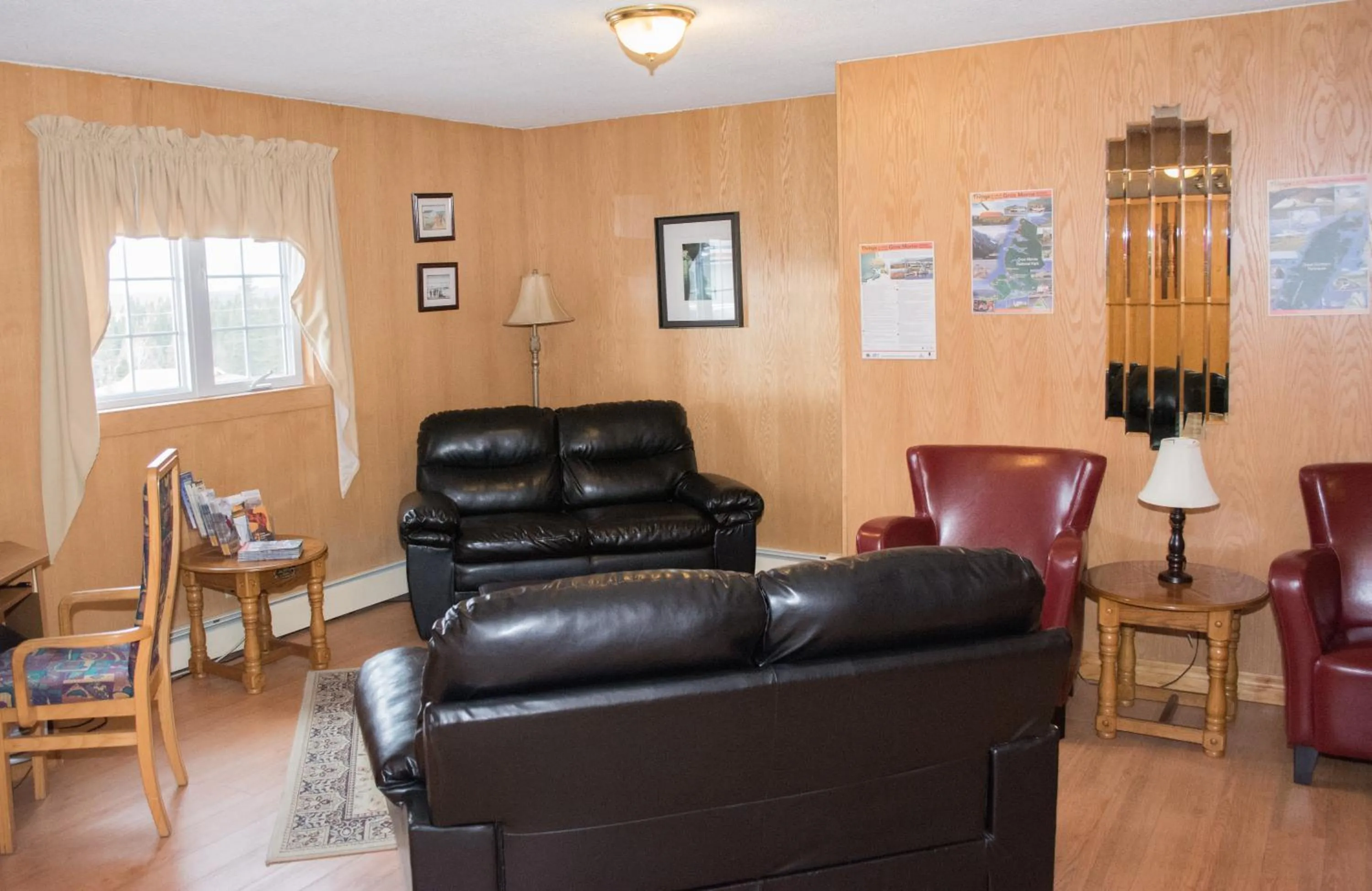 Photo of the whole room in Mayflower Inn