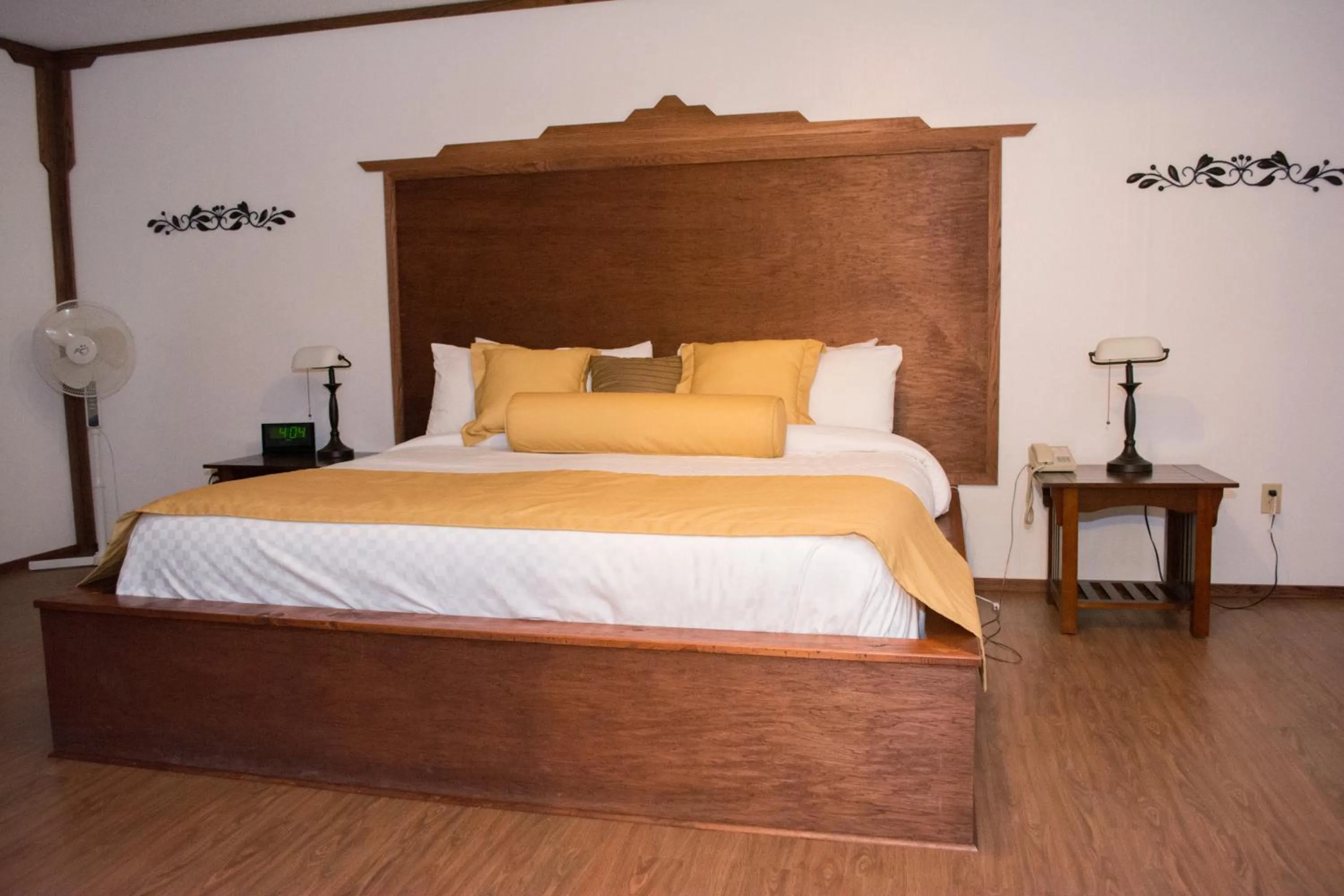 Bed in Mayflower Inn