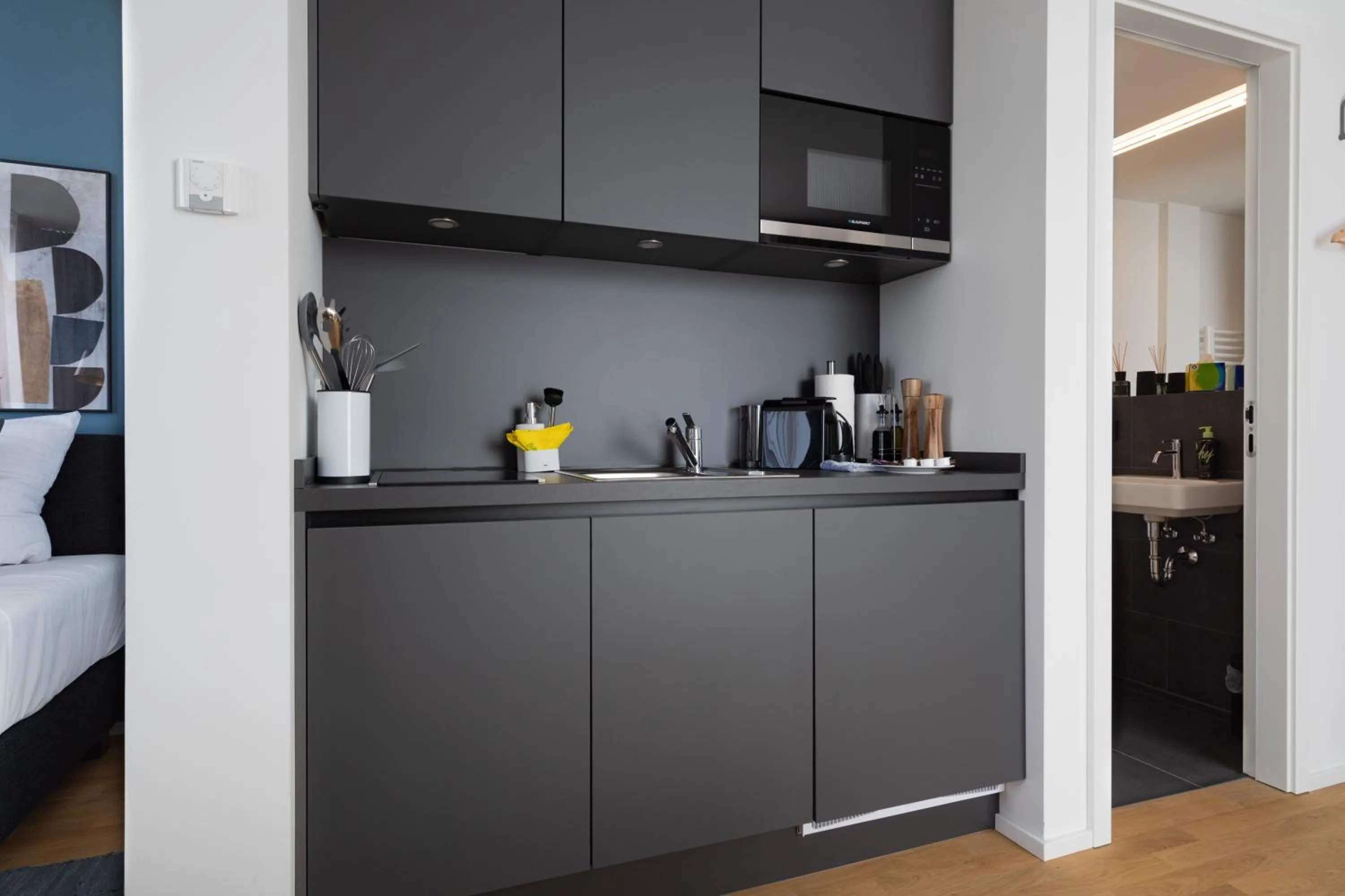 Kitchen or kitchenette in Limehome Potsdam Annemarie-Wolff-Platz