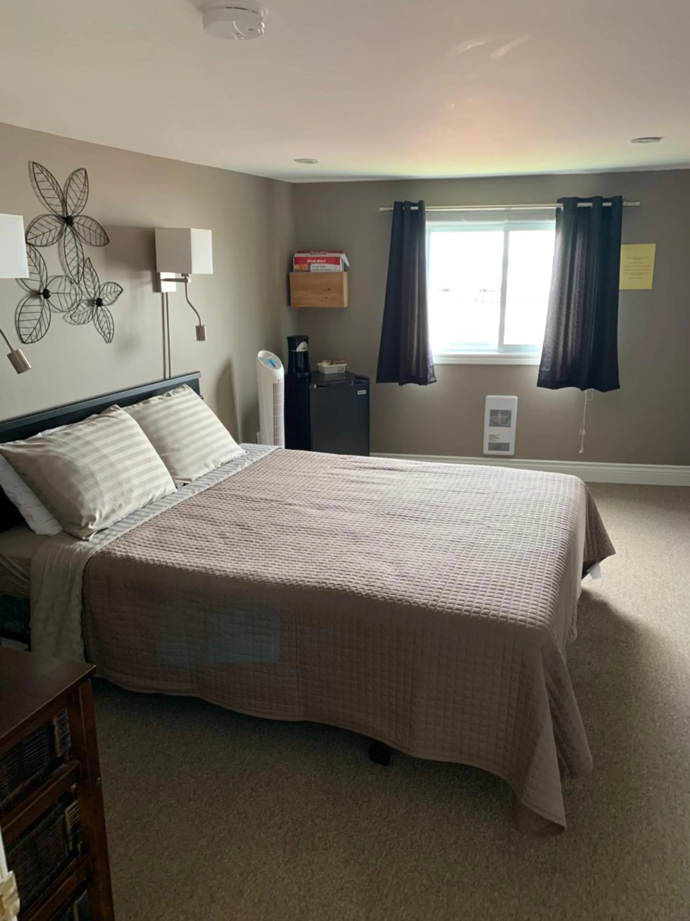 Bed in Exploits Inn and Suites