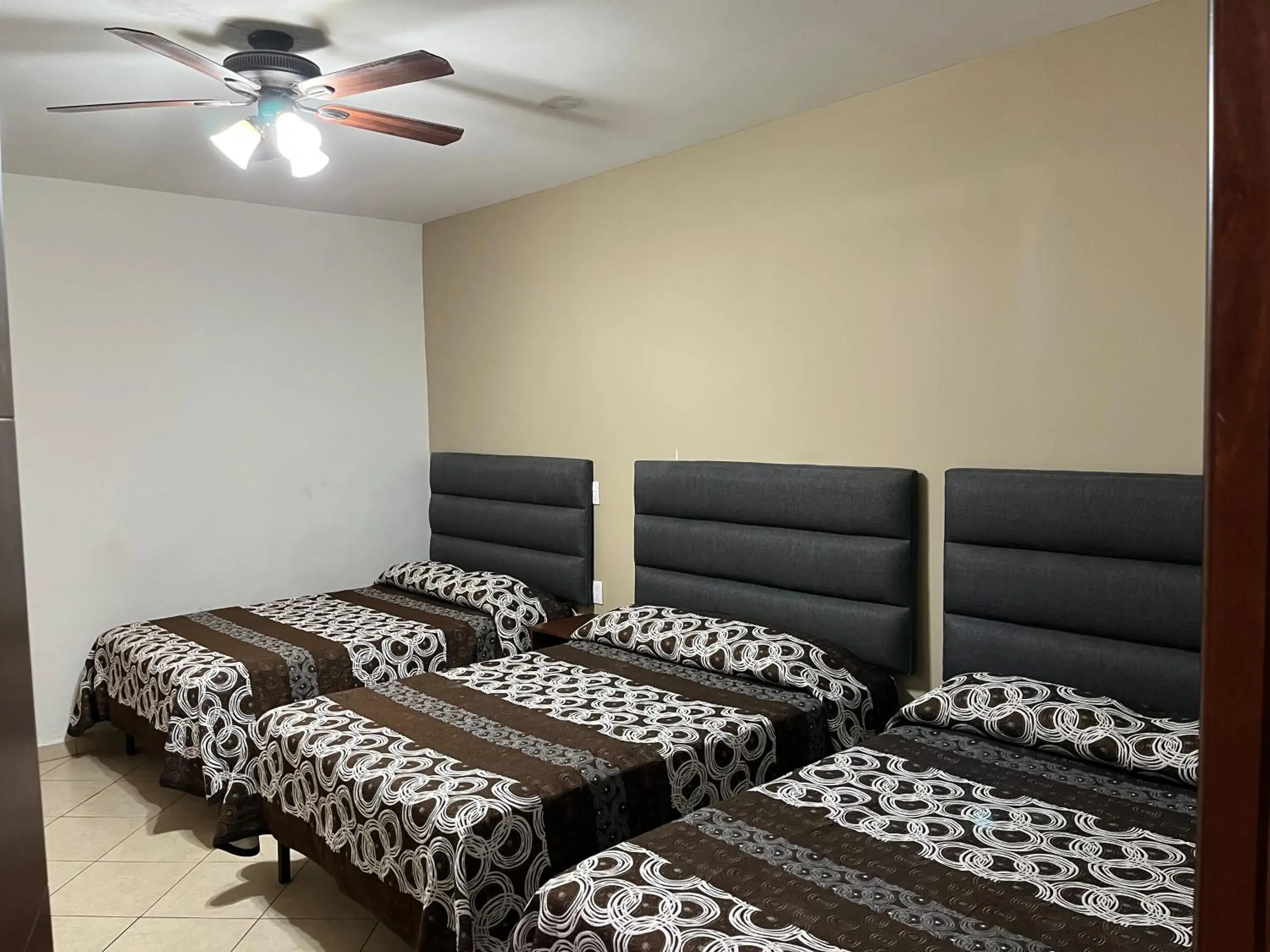 Family Room in Hotel Posada Ruiseñor Family Room in Hotel Posada Ruiseñor