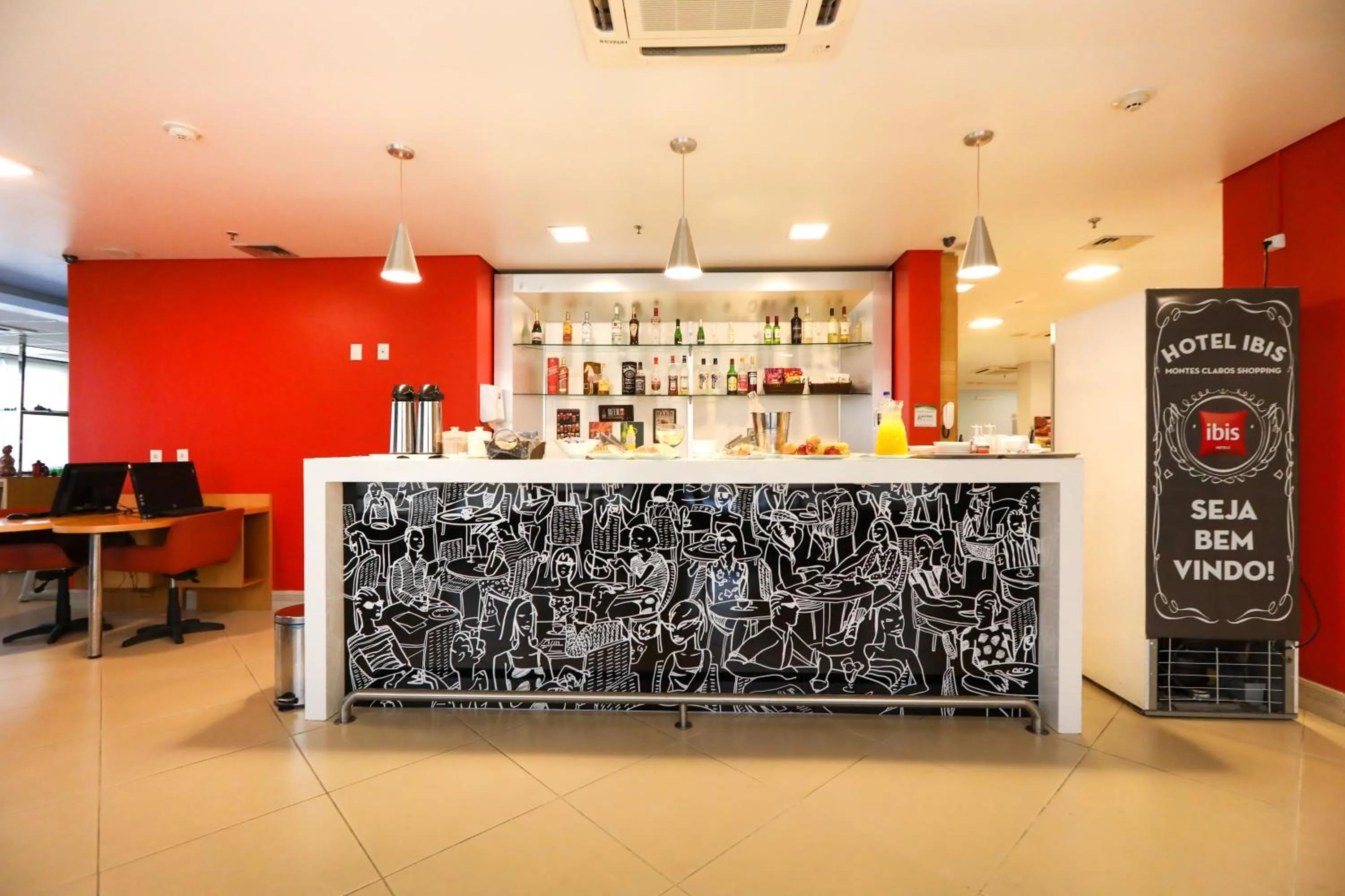 Lounge or bar in ibis Montes Claros Shopping