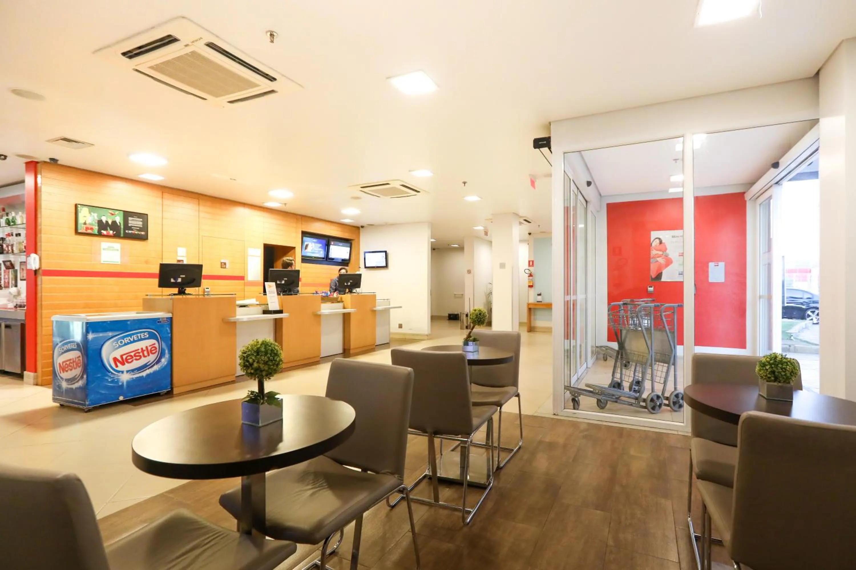 Lobby or reception in ibis Montes Claros Shopping
